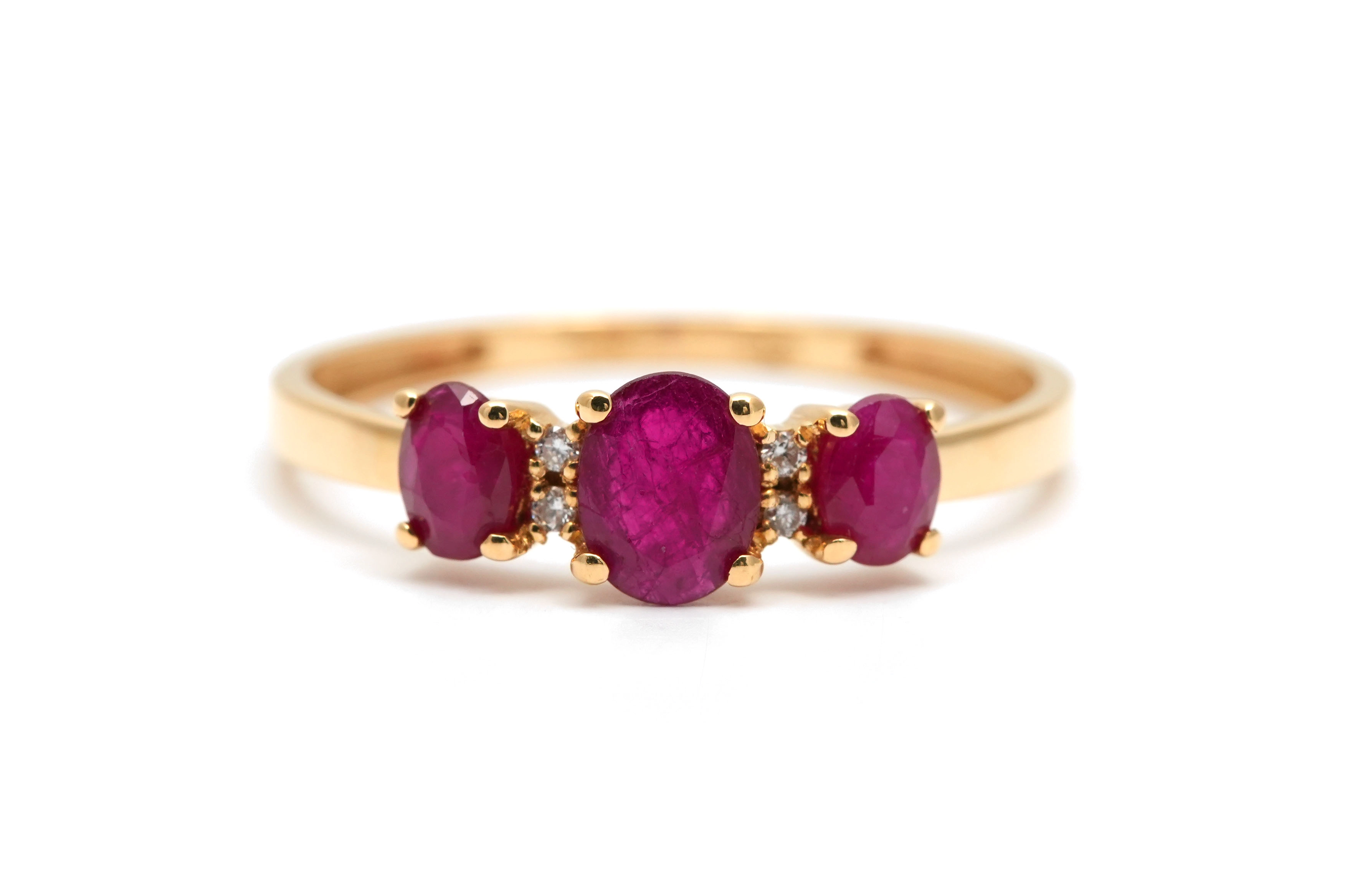 Bague contemporaine en or jaune 18 carats sertie de rubis et de diamants taille "brillant" (+-0.028ct) - - 1
