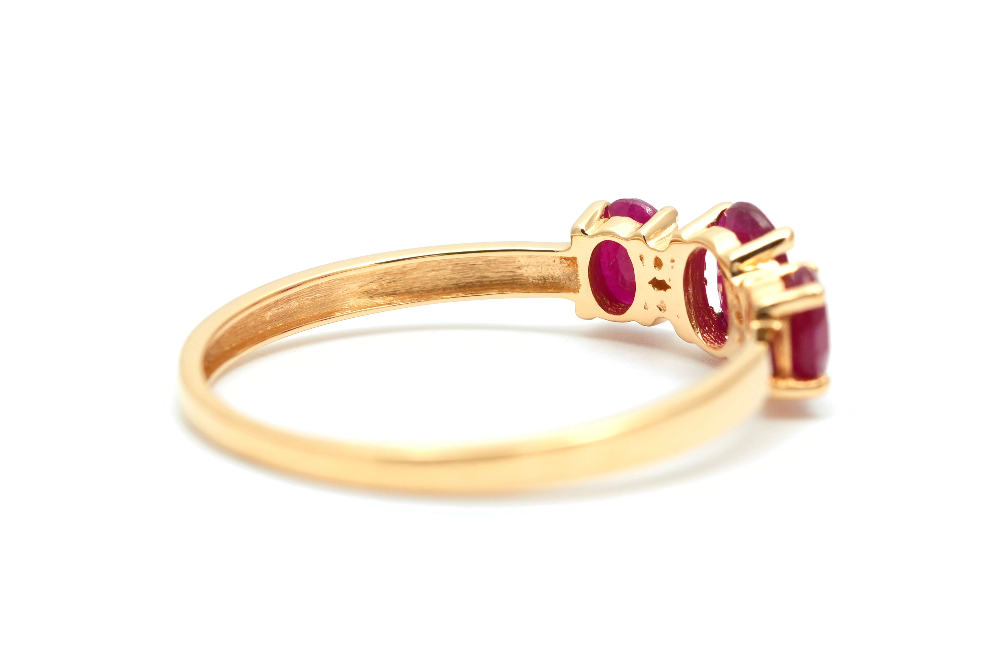 Bague contemporaine en or jaune 18 carats sertie de rubis et de diamants taille "brillant" (+-0.028ct) - - 5