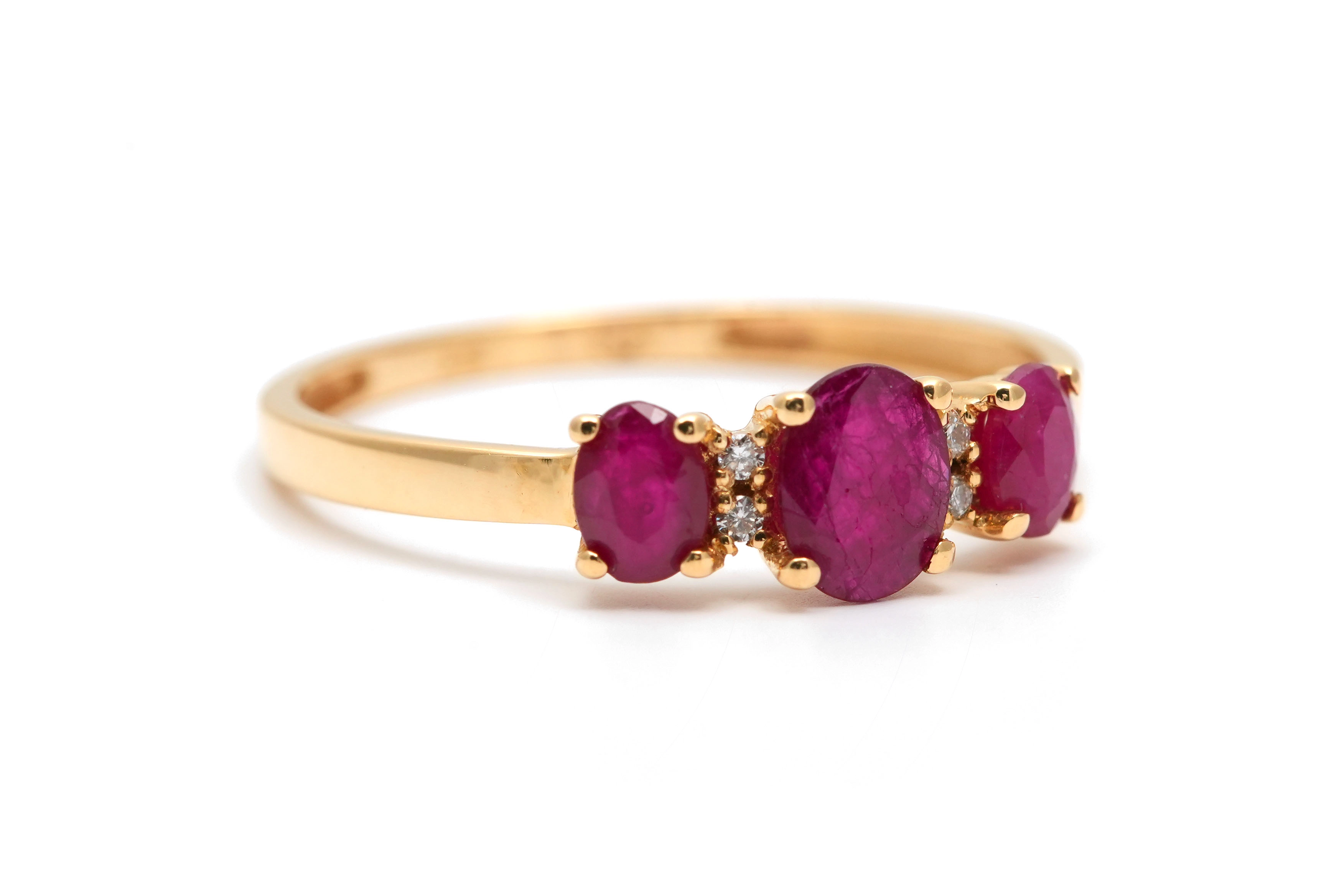 Bague contemporaine en or jaune 18 carats sertie de rubis et de diamants taille "brillant" (+-0.028ct) - - 6