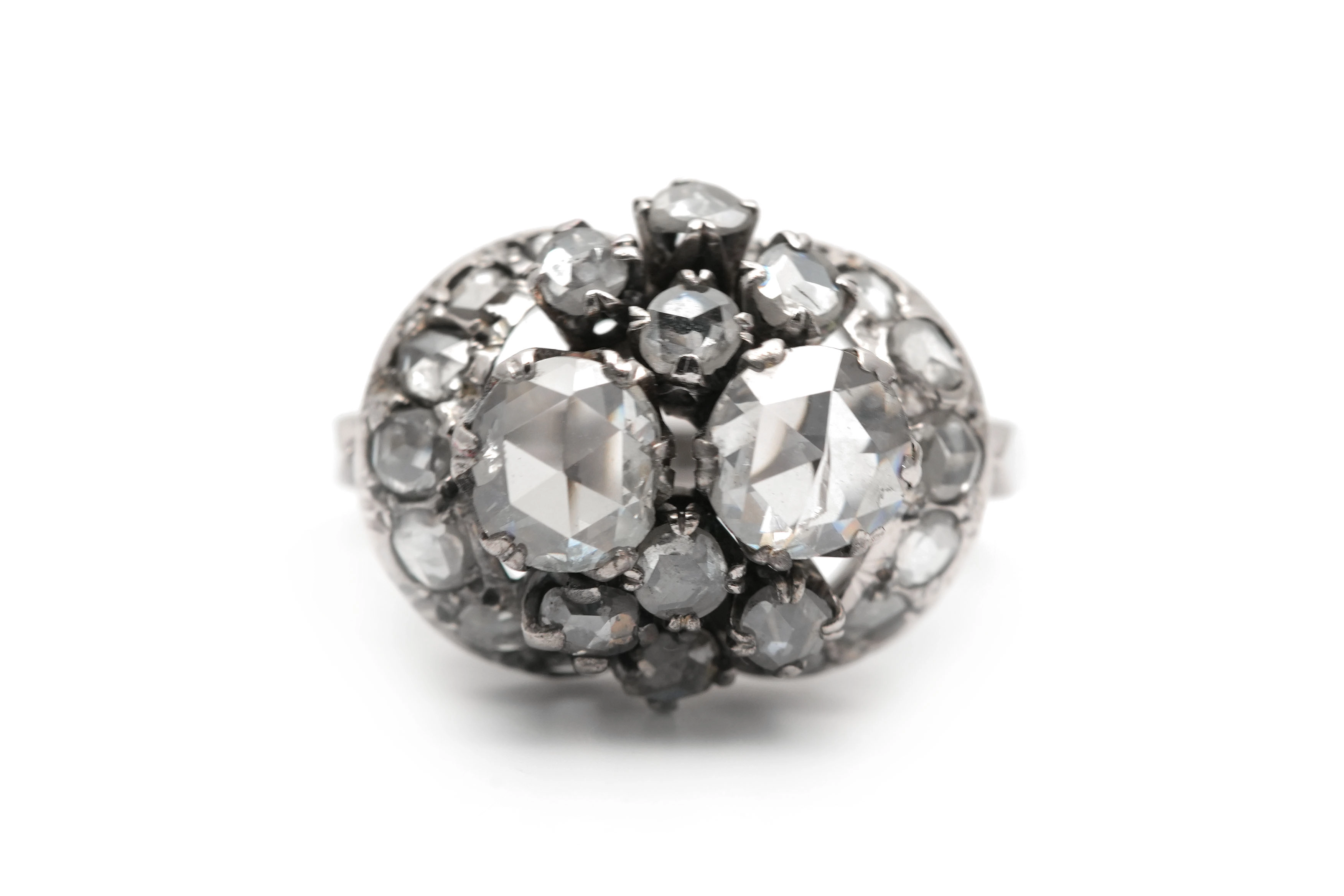 Bague Art Déco en or blanc 18 carats sertie de diamants taille "rose" - - 1