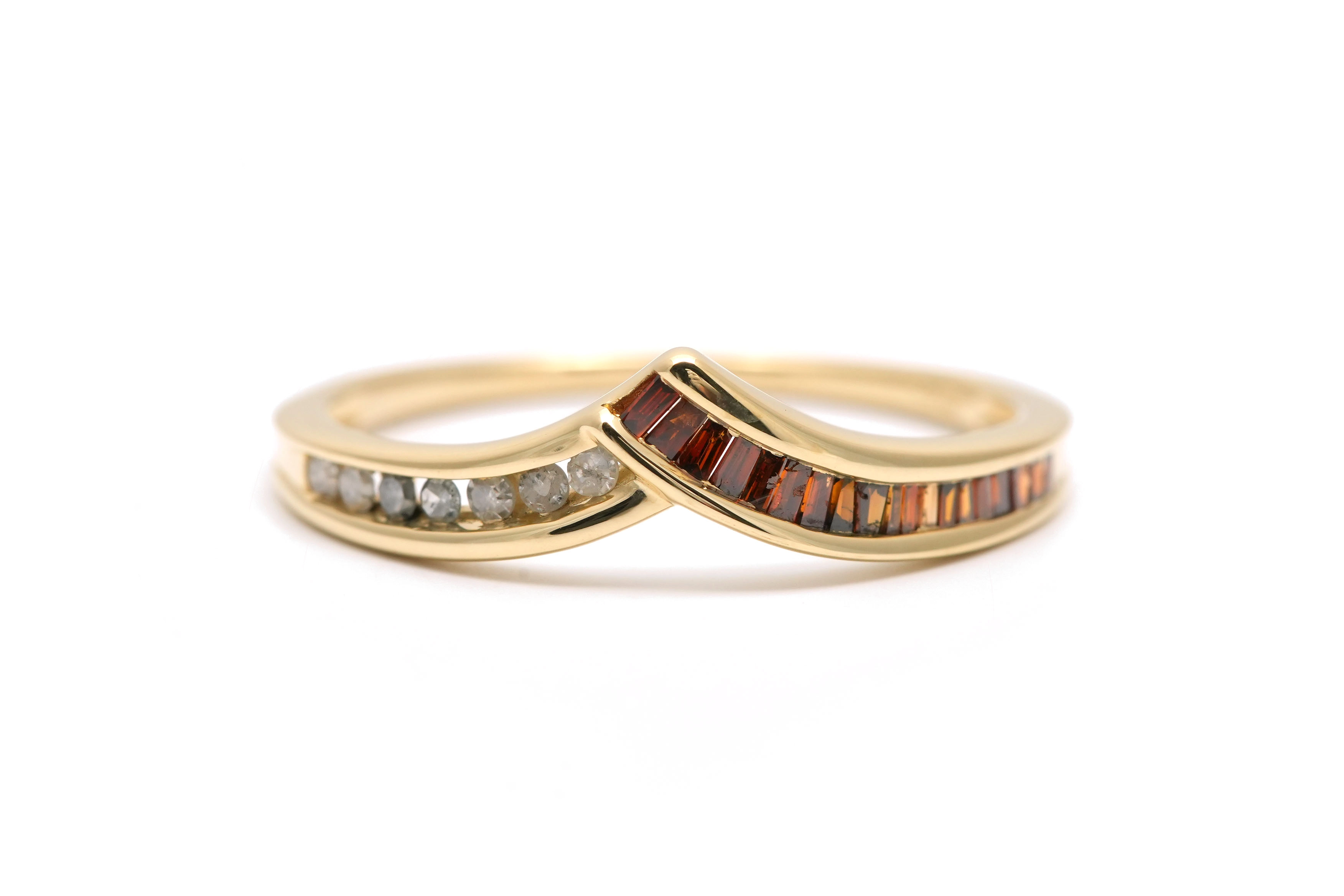 Bague contemporaine en or jaune 9 carats sertie de diamants taille "8/8" et "baguette" - - 1