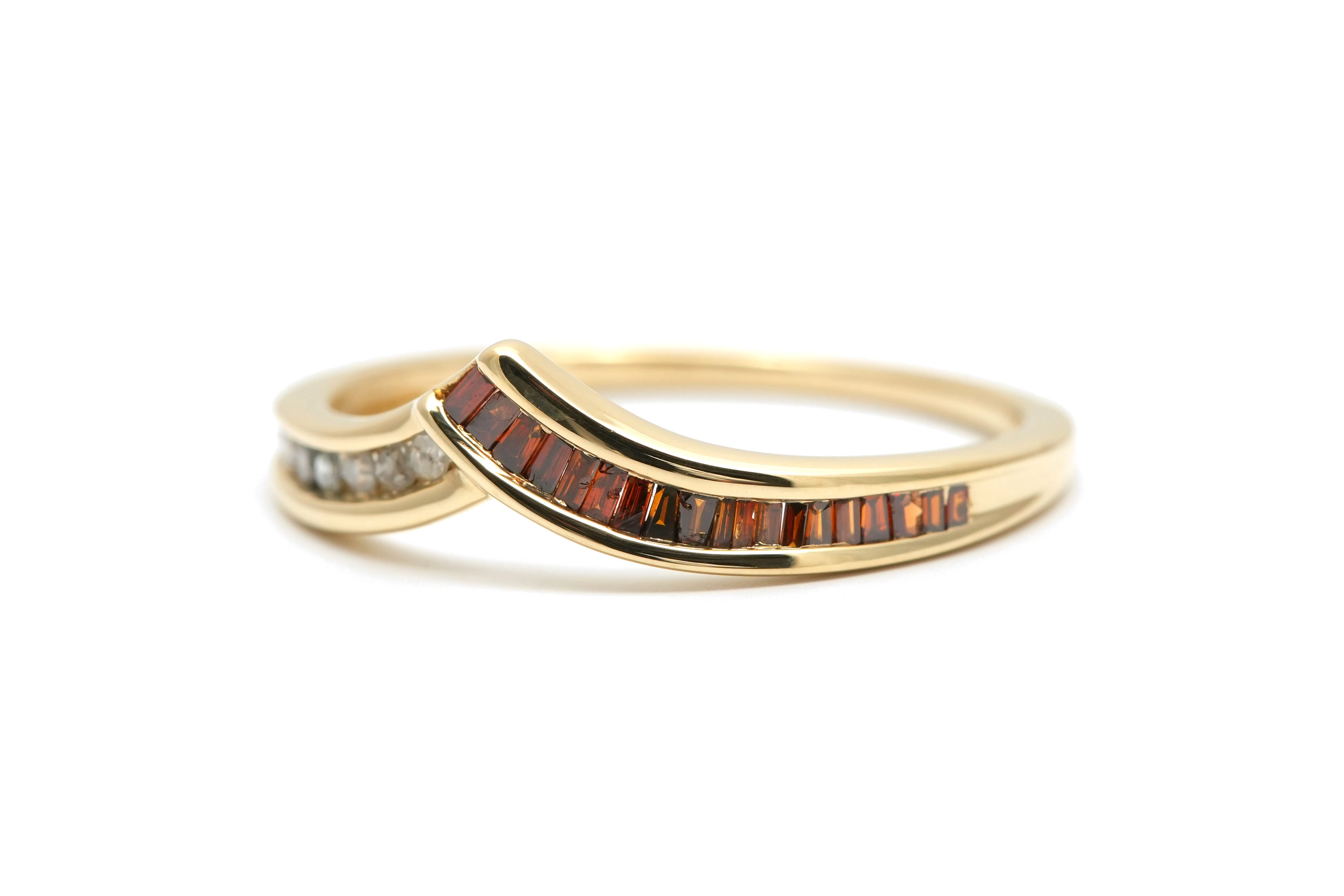 Bague contemporaine en or jaune 9 carats sertie de diamants taille "8/8" et "baguette" - - 2