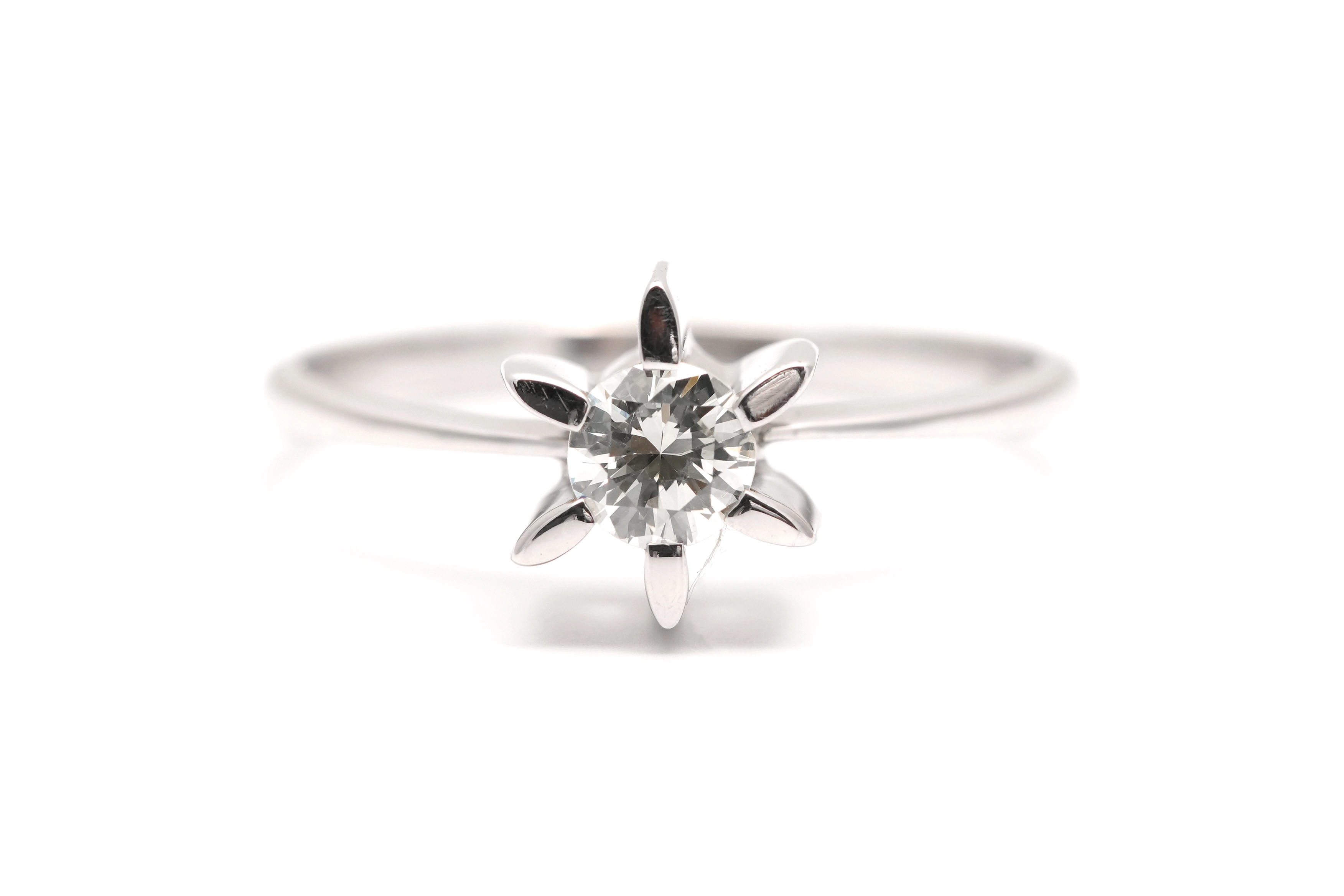 Bague Années 70 en or blanc 18 carats sertie d'un diamant taille "brillant" (+-0.40 ct) - - 1