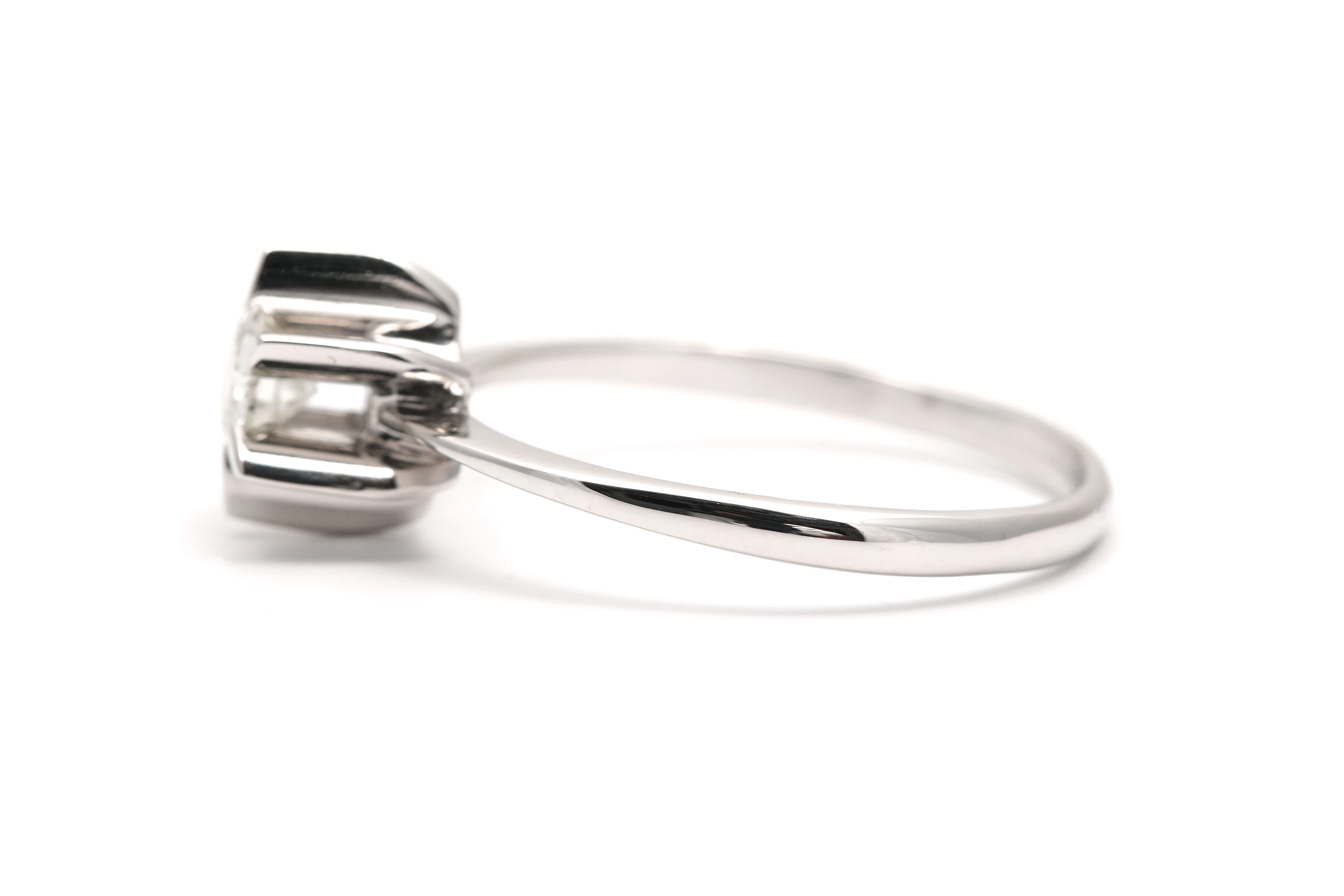 Bague Années 70 en or blanc 18 carats sertie d'un diamant taille "brillant" (+-0.40 ct) - - 3