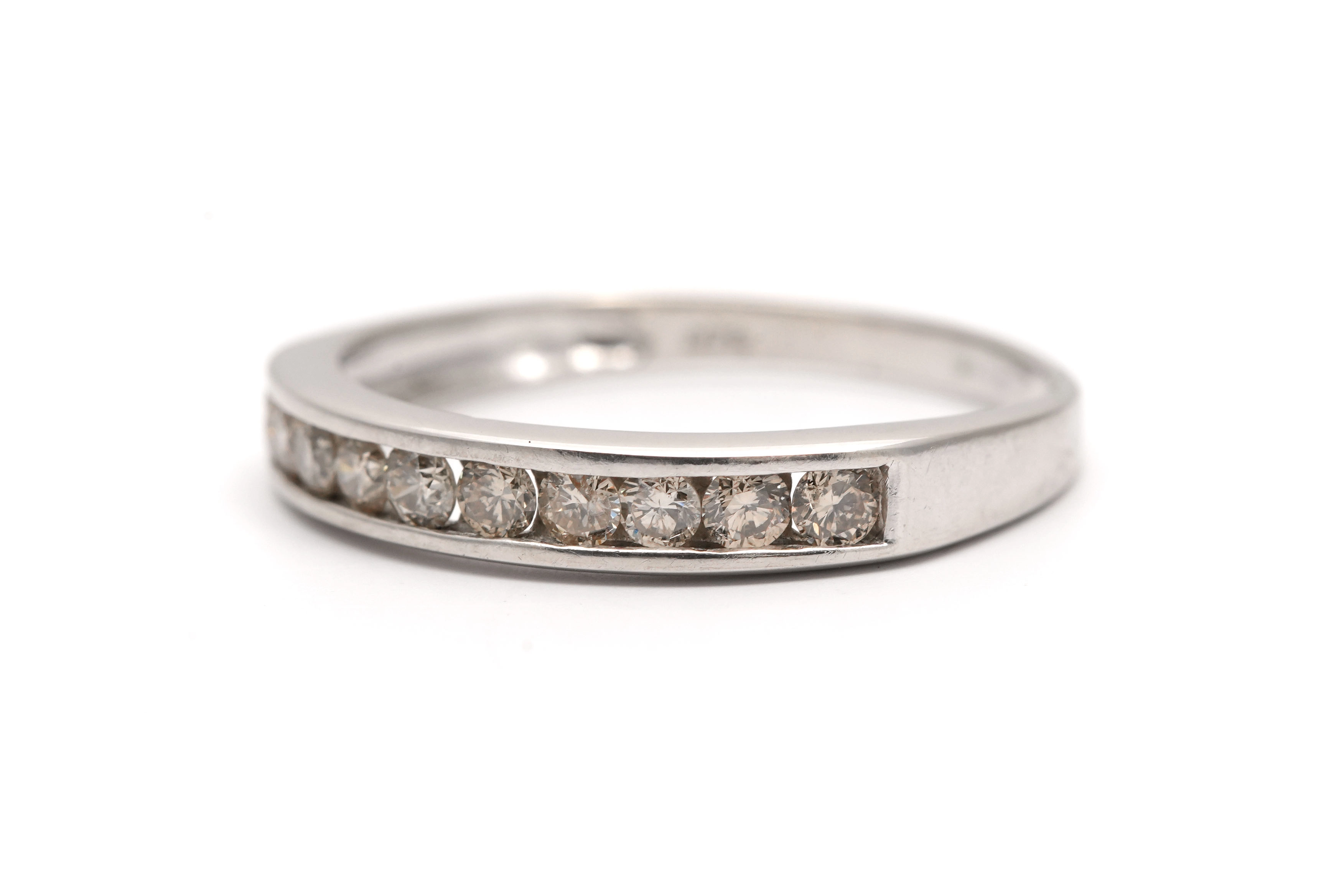 Bague contemporaine en or blanc 9 carats sertie de diamants taille "brillant" (+-0.40ct) - - 2