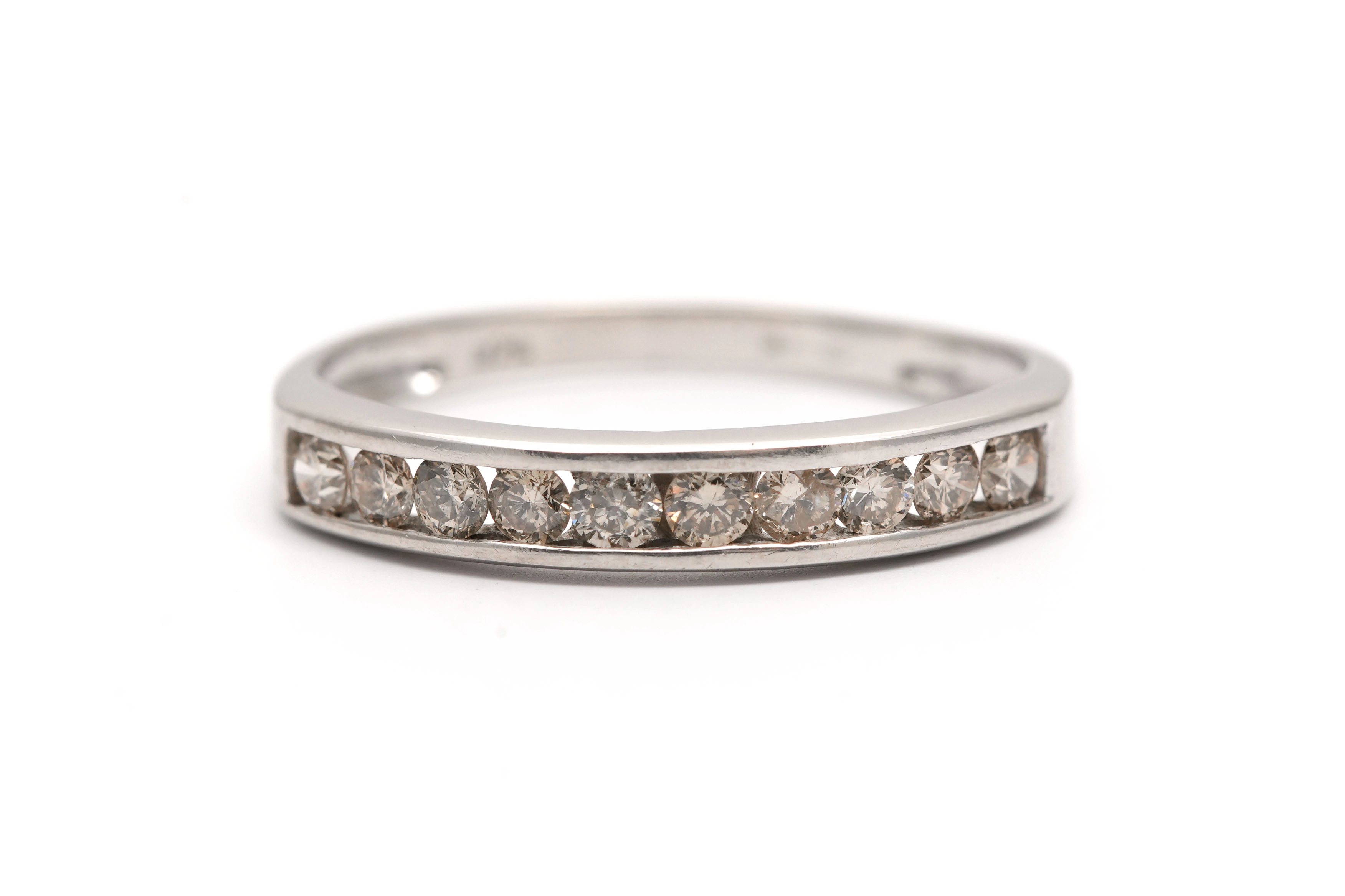 Bague contemporaine en or blanc 9 carats sertie de diamants taille "brillant" (+-0.40ct) - - 1