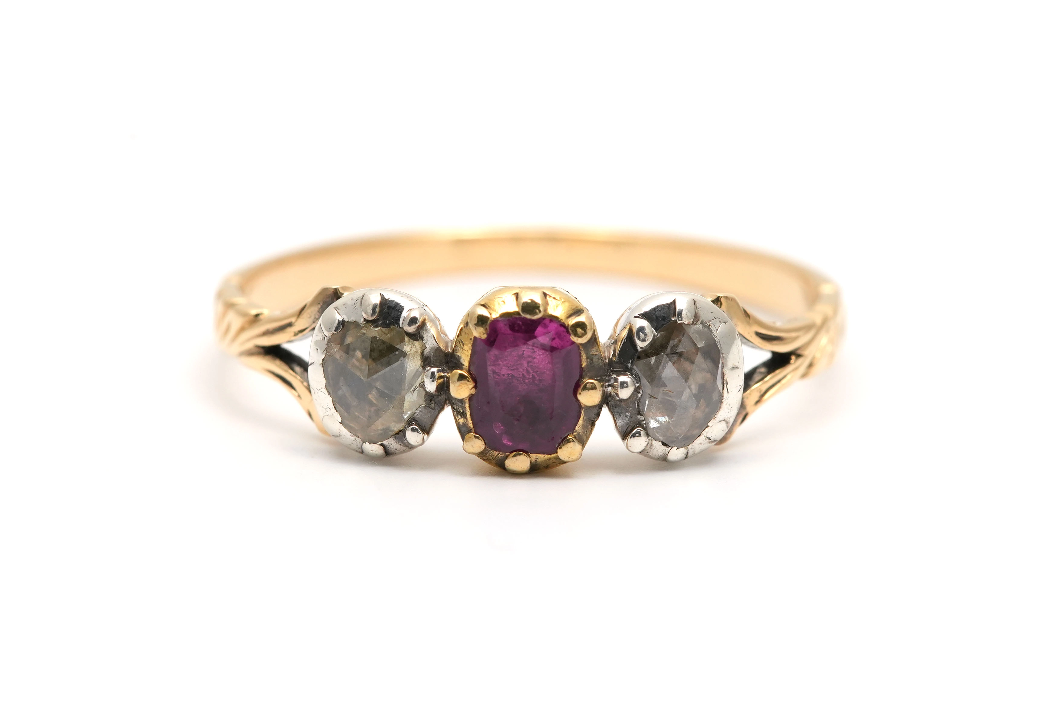 Bague Art Nouveau en or jaune 18 carats sertie d'un rubis et de diamants taille "rose" - - 1