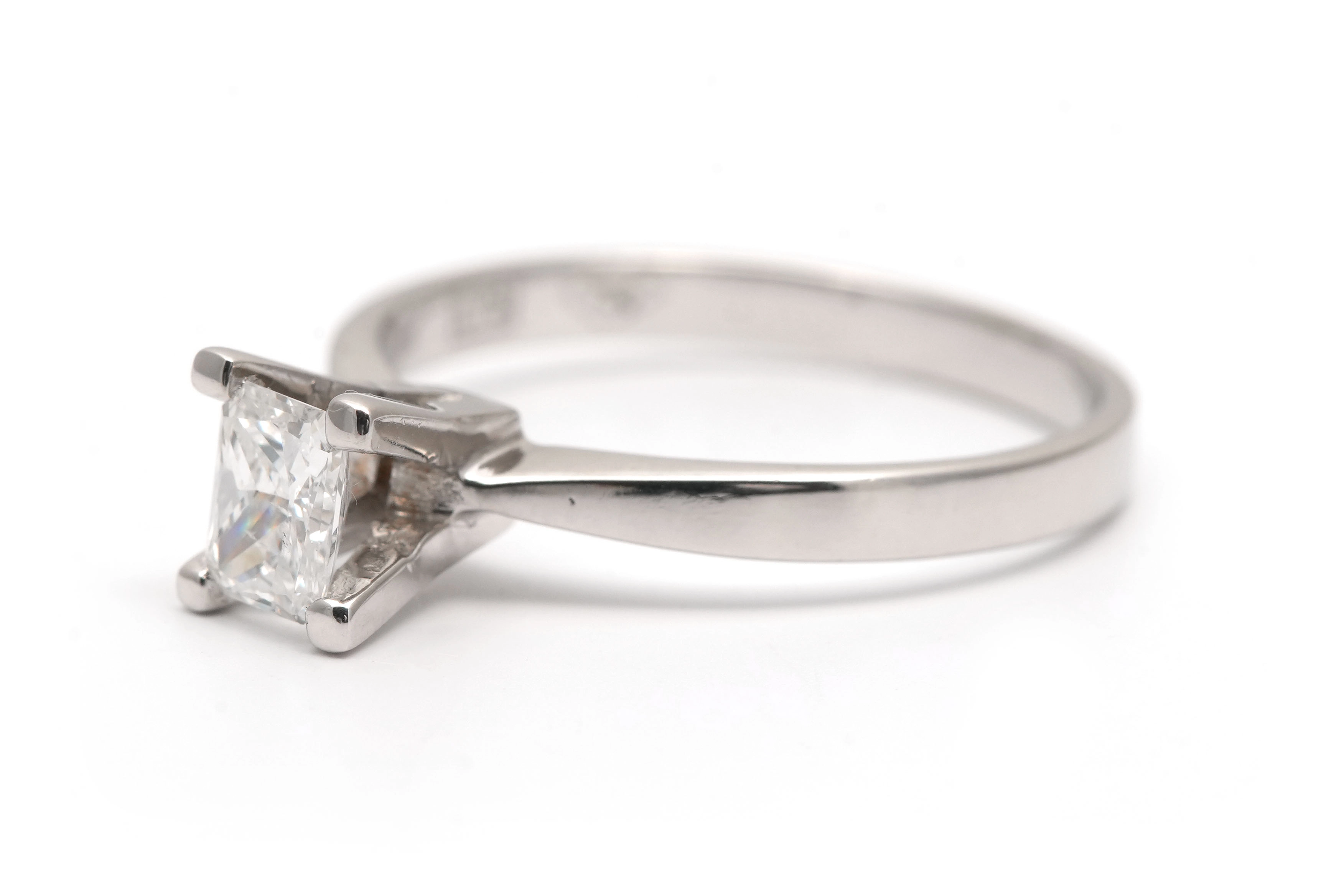 Bague contemporaine en or blanc 18 carats sertie d'un diamant taille "baguette" (+- 0.35 ct) - - 2