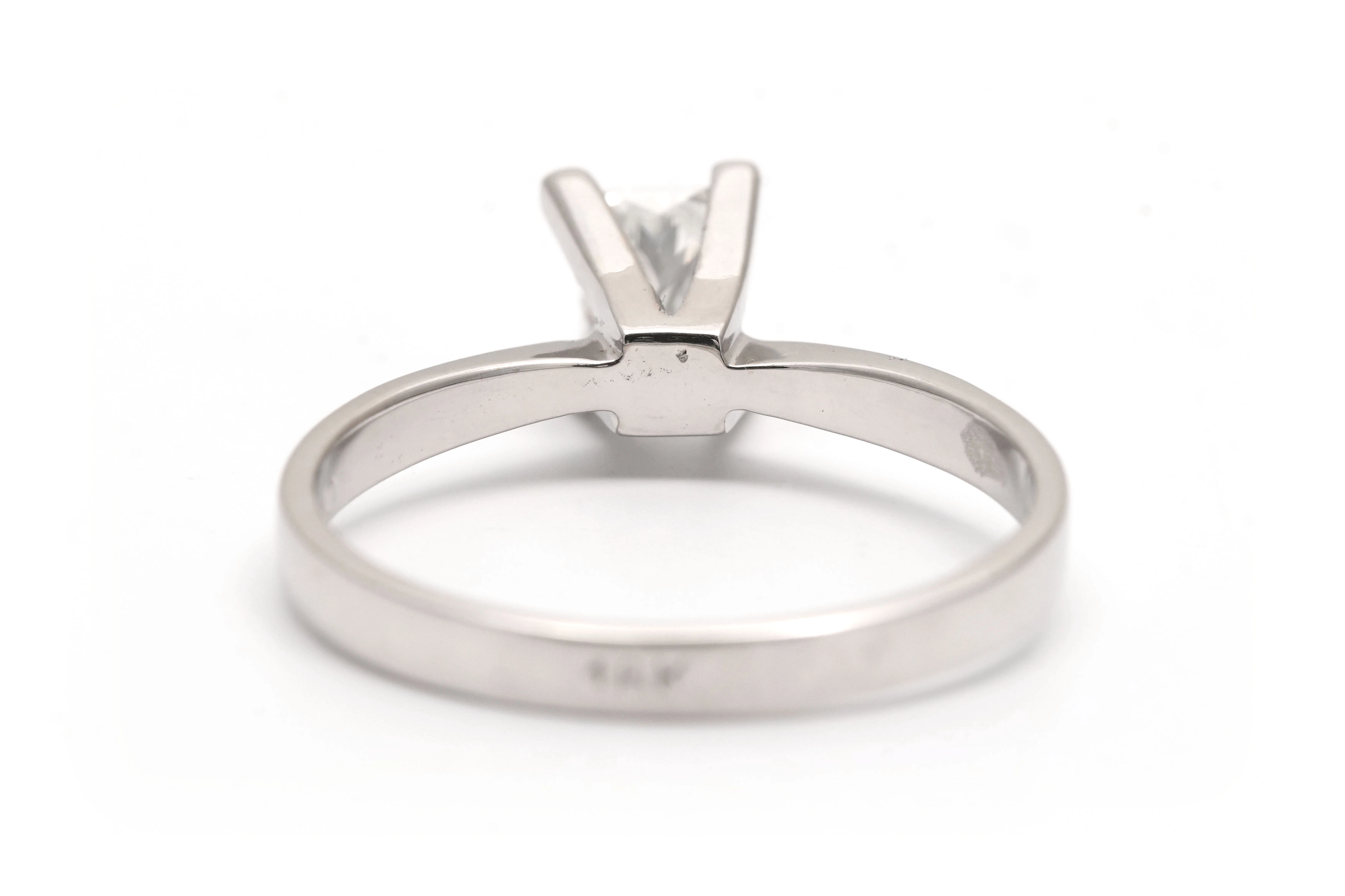 Bague contemporaine en or blanc 18 carats sertie d'un diamant taille "baguette" (+- 0.35 ct) - - 5