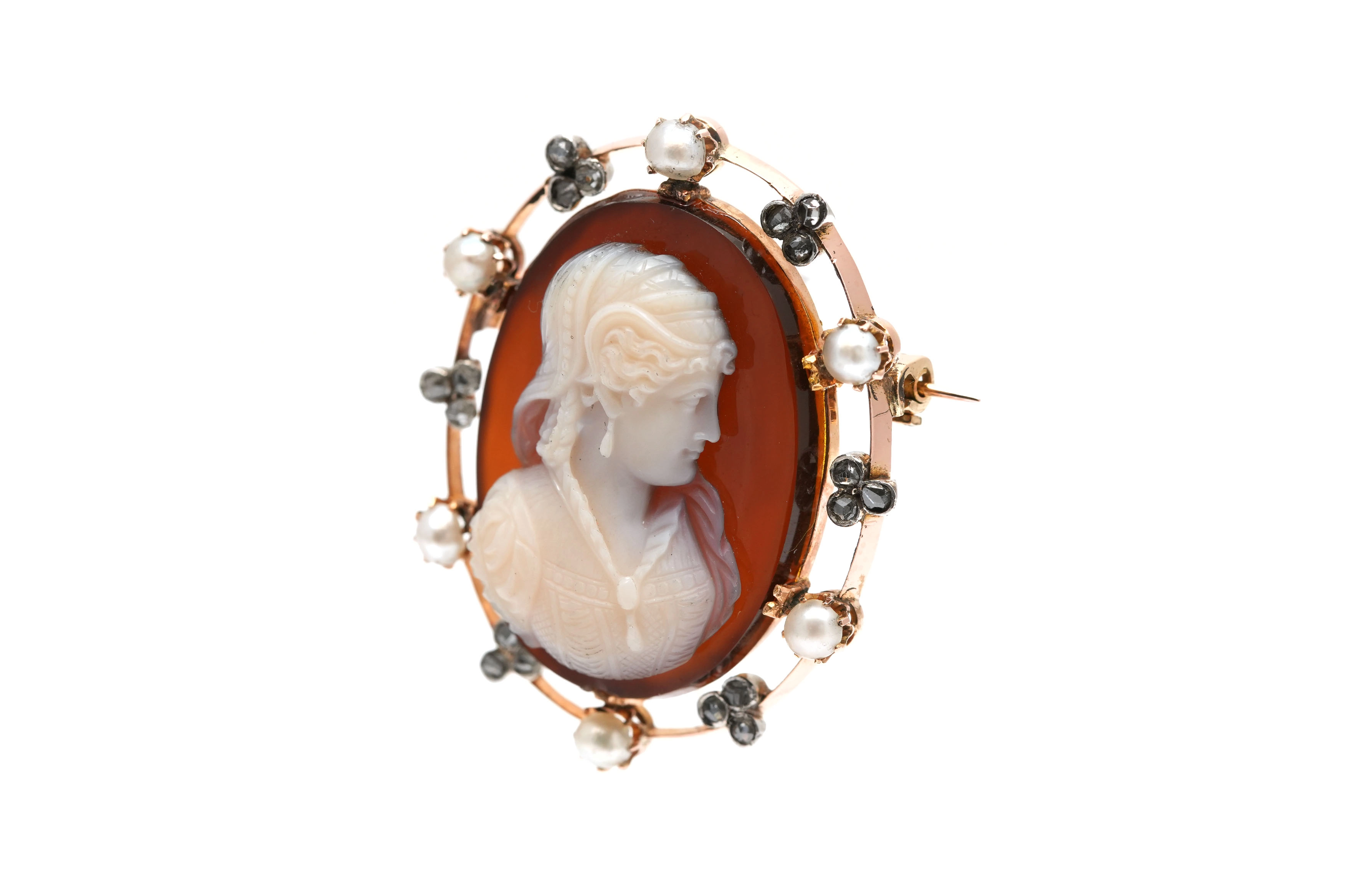 Broche Art Nouveau en or jaune 18 carats sertie d'un camée en agate, de diamants taille "rose" et de perles - - 2