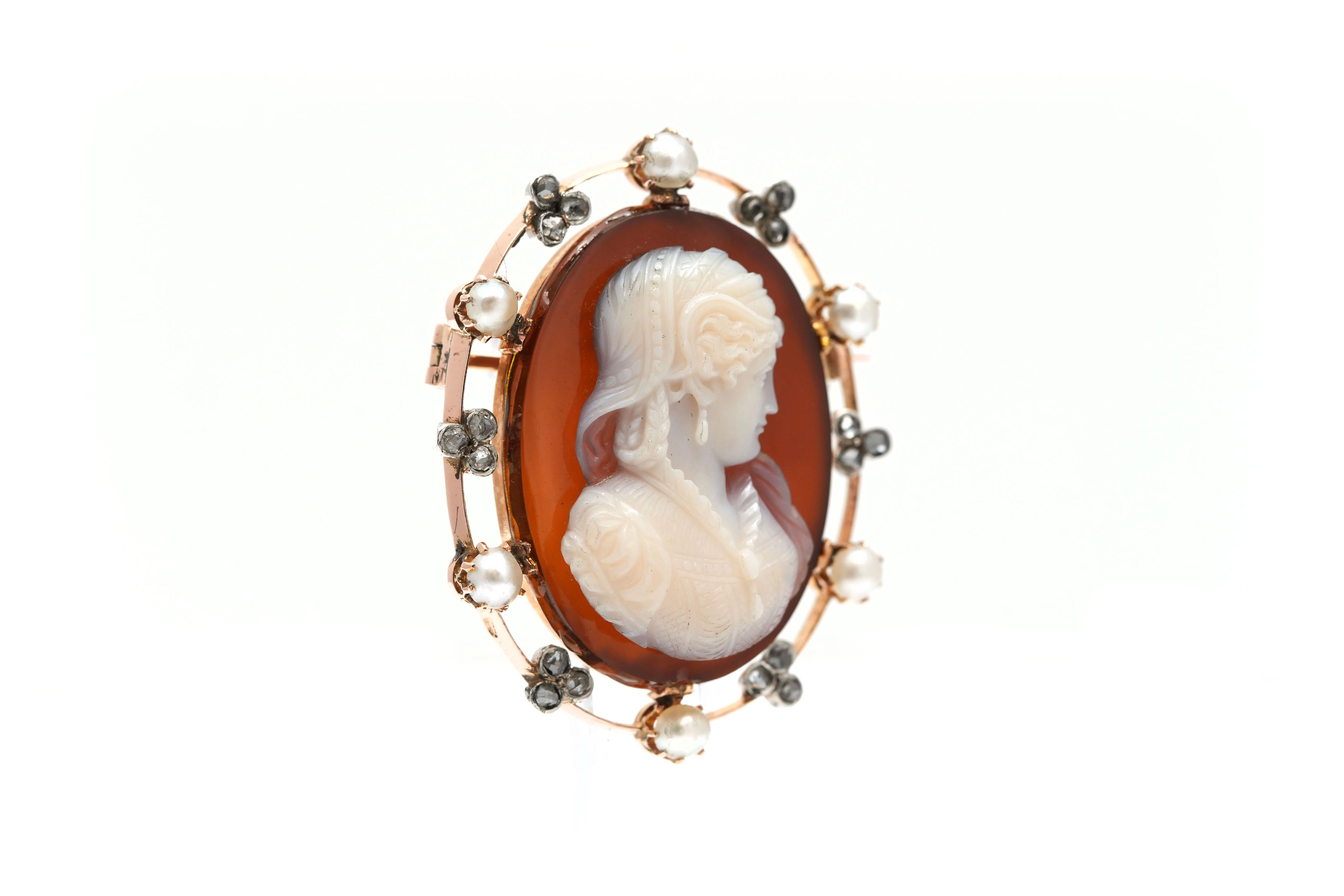 Broche Art Nouveau en or jaune 18 carats sertie d'un camée en agate, de diamants taille "rose" et de perles - - 6