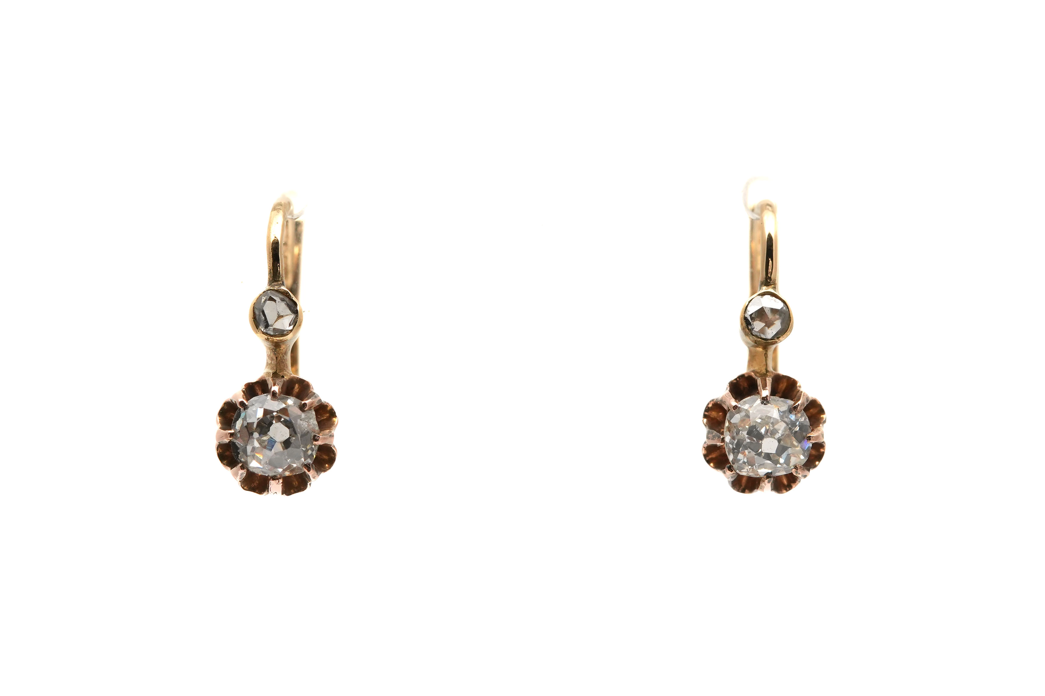 Boucles d'oreilles Art Déco en or jaune 18 carats serties de diamants taille "old cut" - - 1