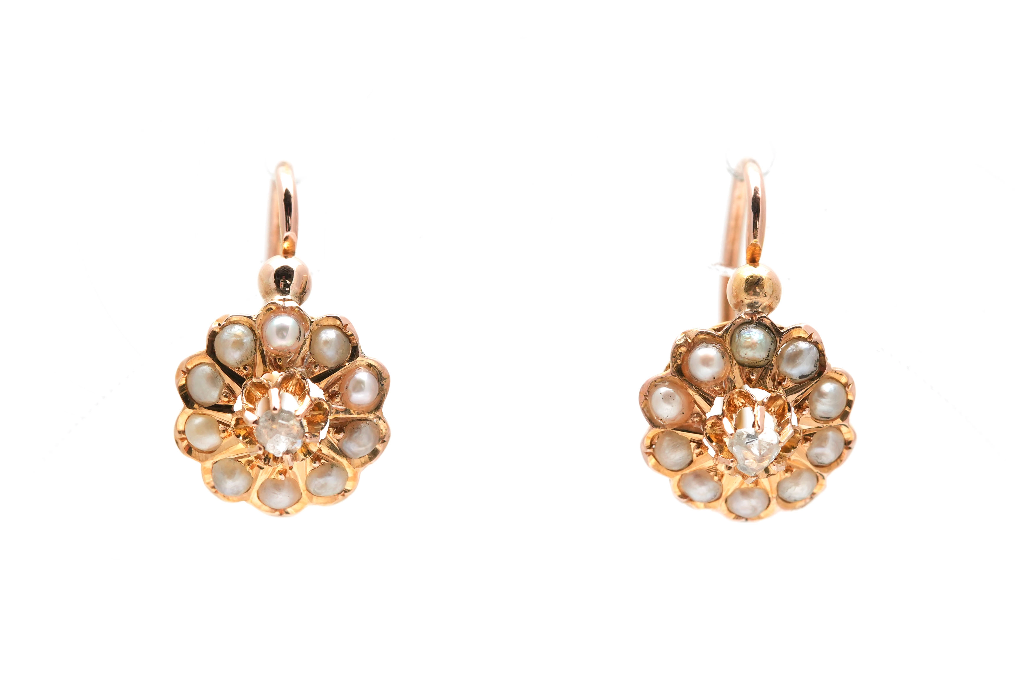 Boucles d'oreilles Art Déco en or jaune 18 carats serties de diamants taille "rose" et de perles - - 1