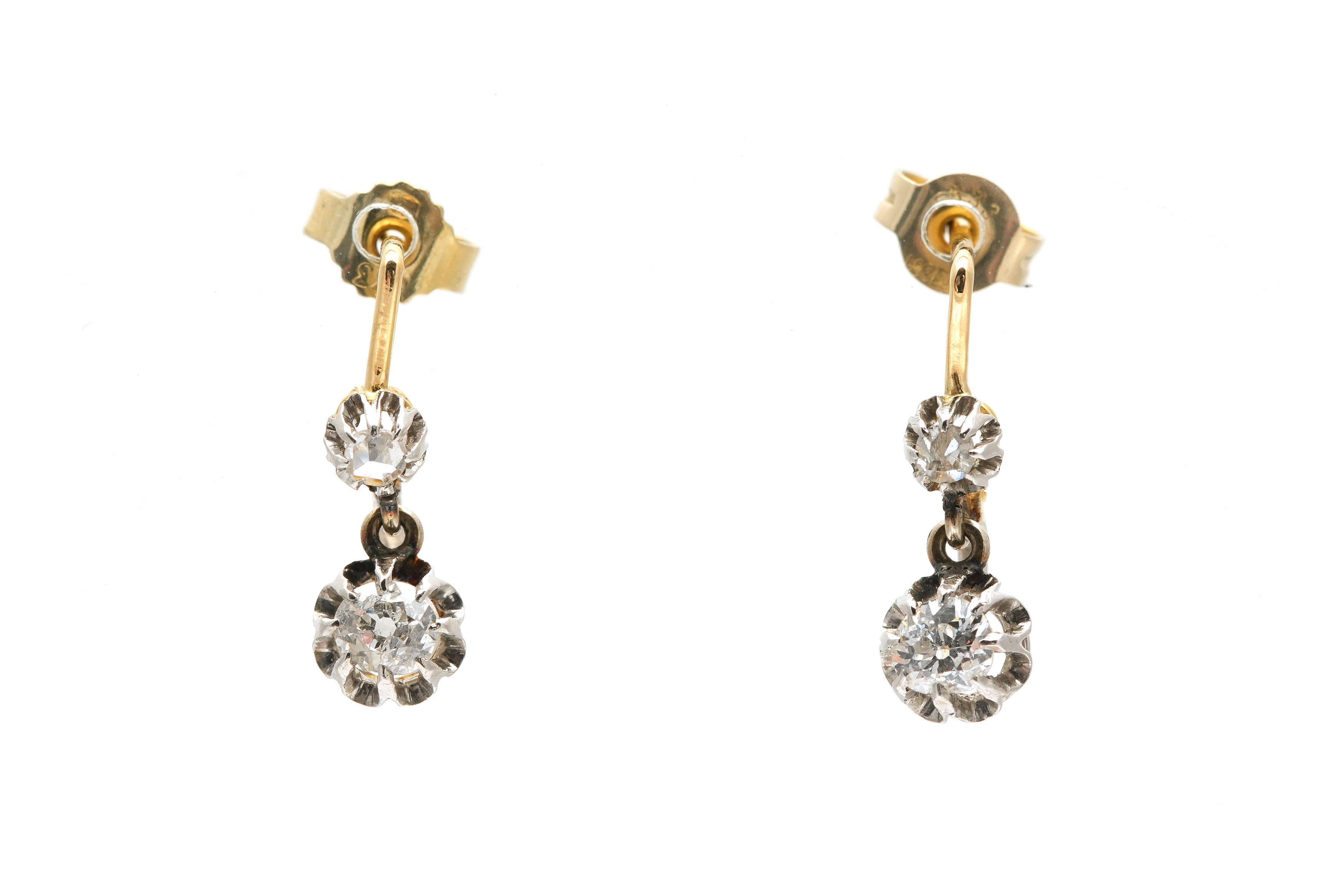 Boucles d'oreilles Art Déco en or jaune 18 carats et argent serties de diamants taille "rose" et "old cut" - - 1
