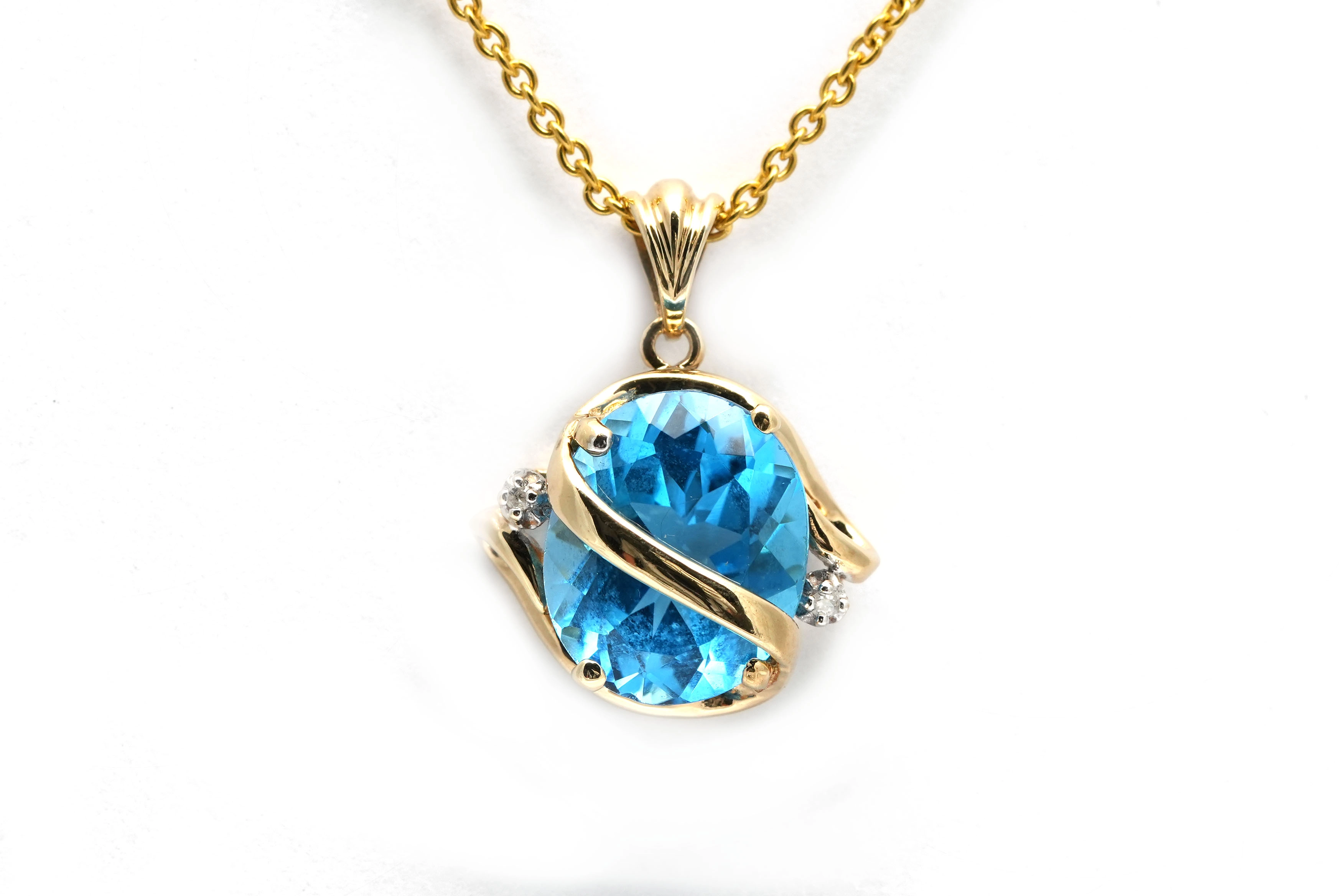Pendentif contemporain en or jaune 9 carats serti d'une topaze traitée et de diamants taille "brillant"(+- 0.01ct) - - 1