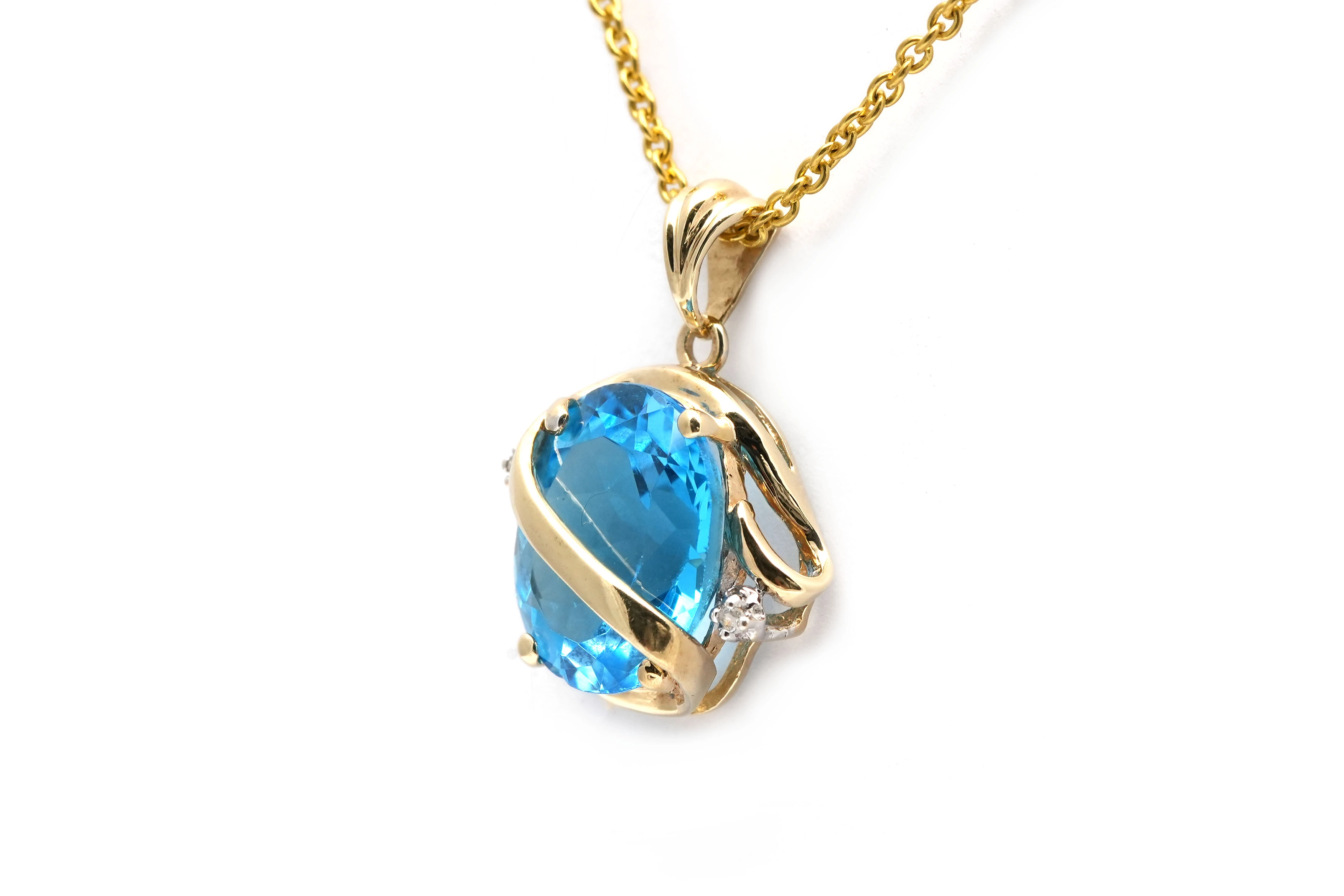 Pendentif contemporain en or jaune 9 carats serti d'une topaze traitée et de diamants taille "brillant"(+- 0.01ct) - - 2