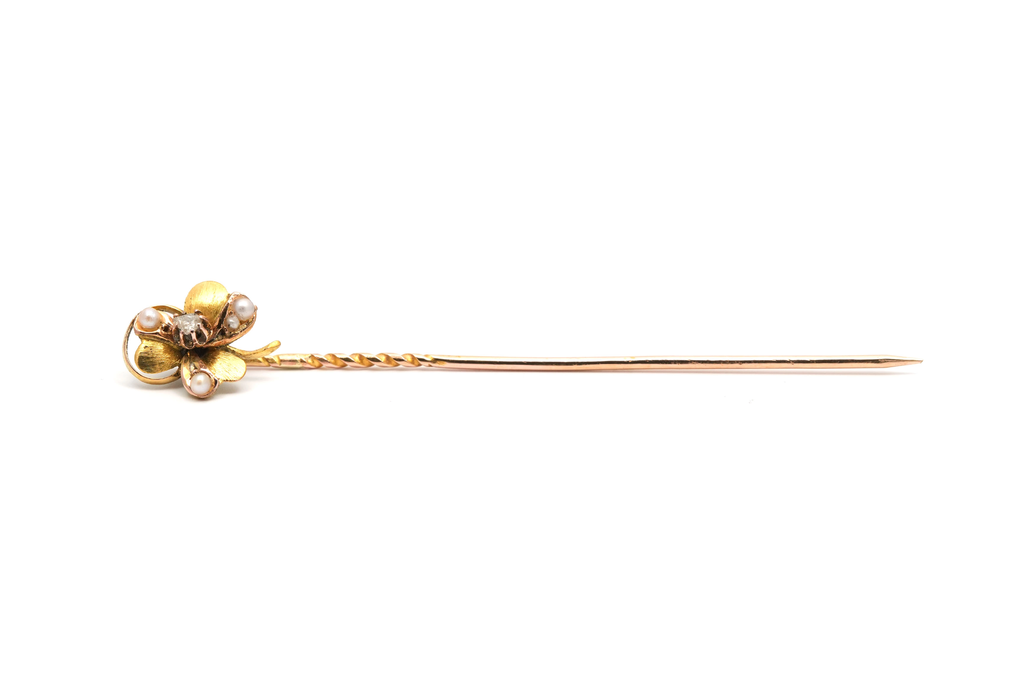 Pique à cravate Art Nouveau en or jaune 18 carats sertie d'un diamant taille "rose" et de perles - - 1