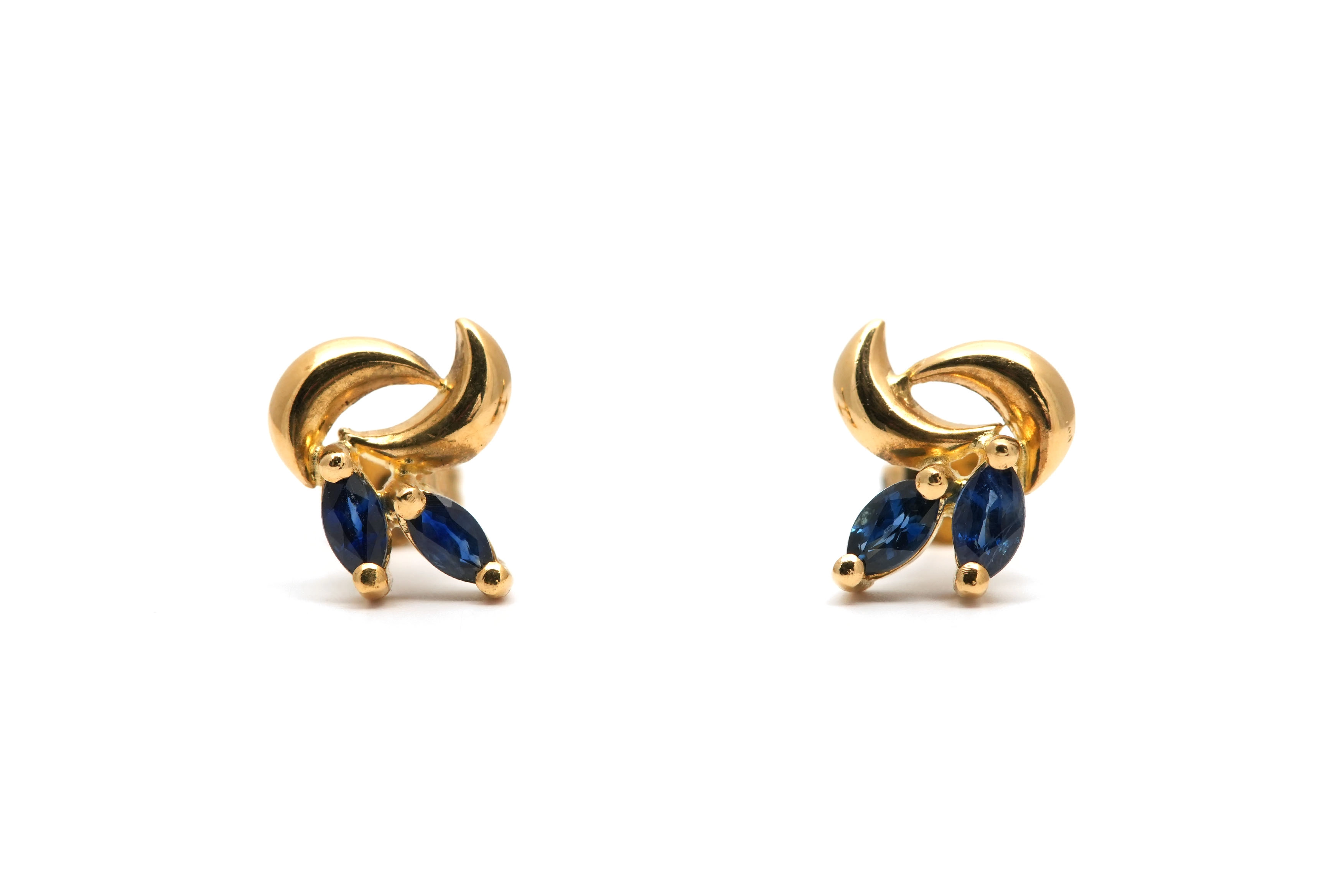 Boucles d'oreilles contemporaines en or jaune 18 carats serties de saphirs - - 1