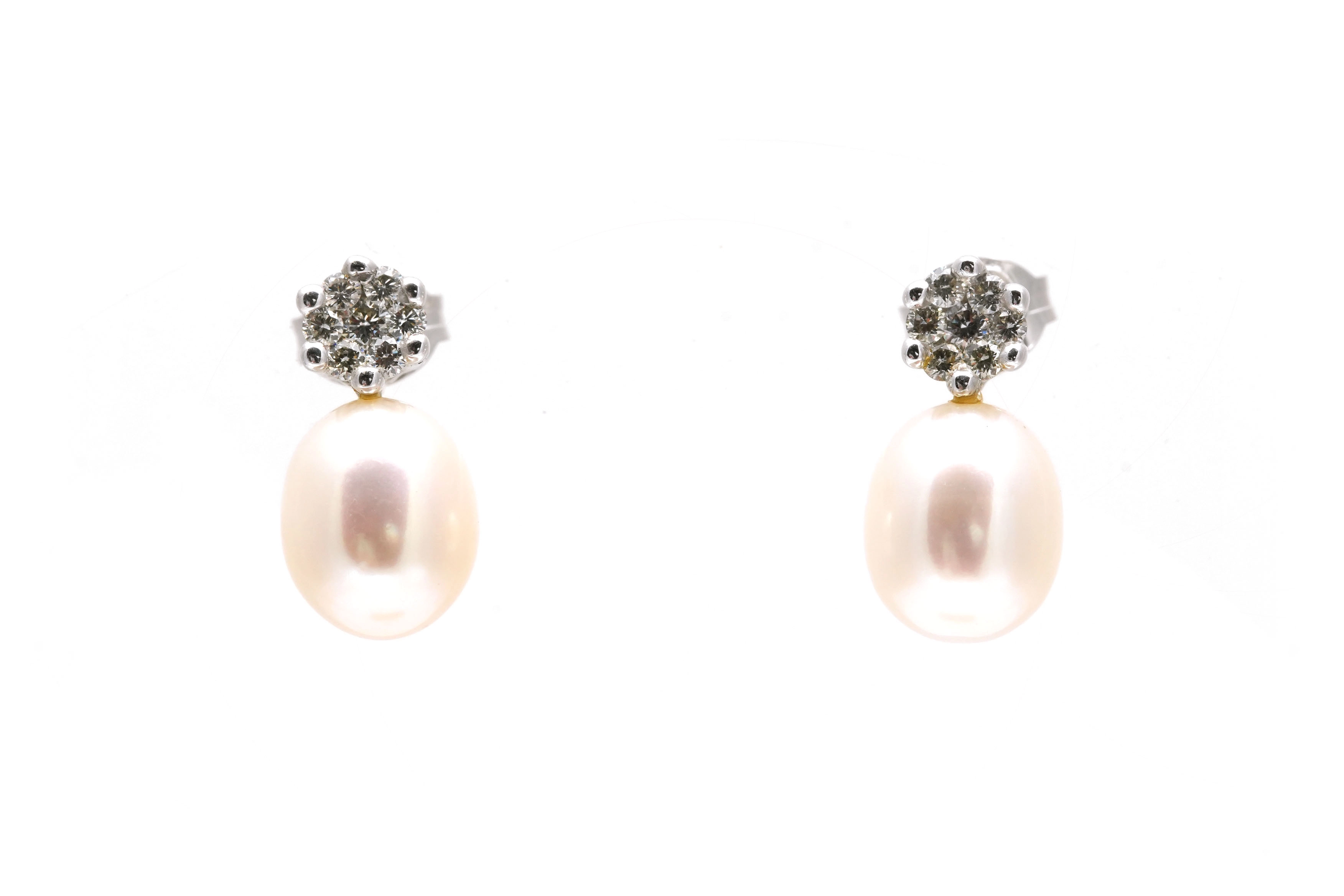 Boucles d'oreilles Années 70 en or blanc 14 carats serties de perles et de diamants taille "brillant" (+-0.14 ct) - - 1