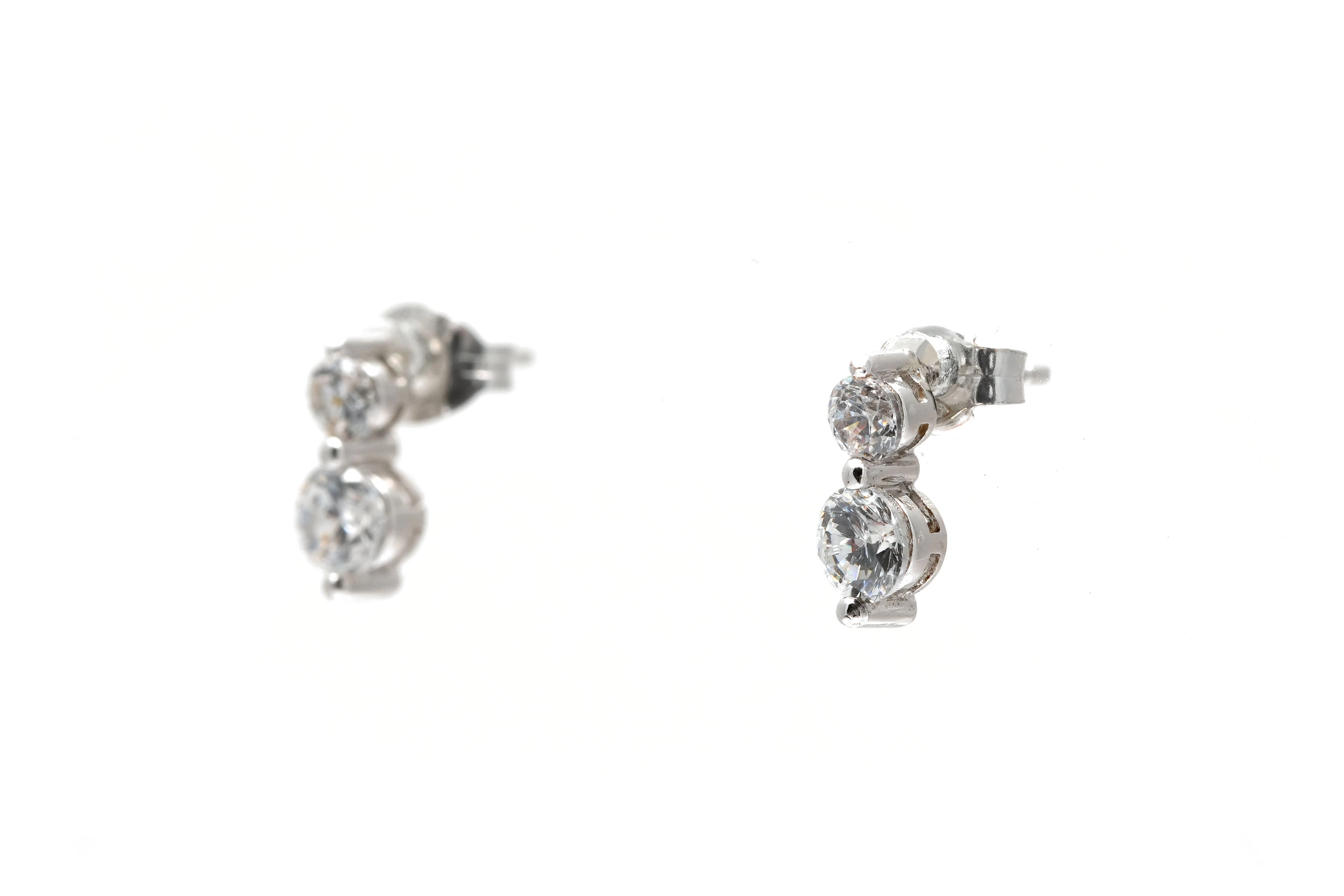Boucles d'oreilles contemporaines en or blanc 18 carats serties de zirconiums - - 2