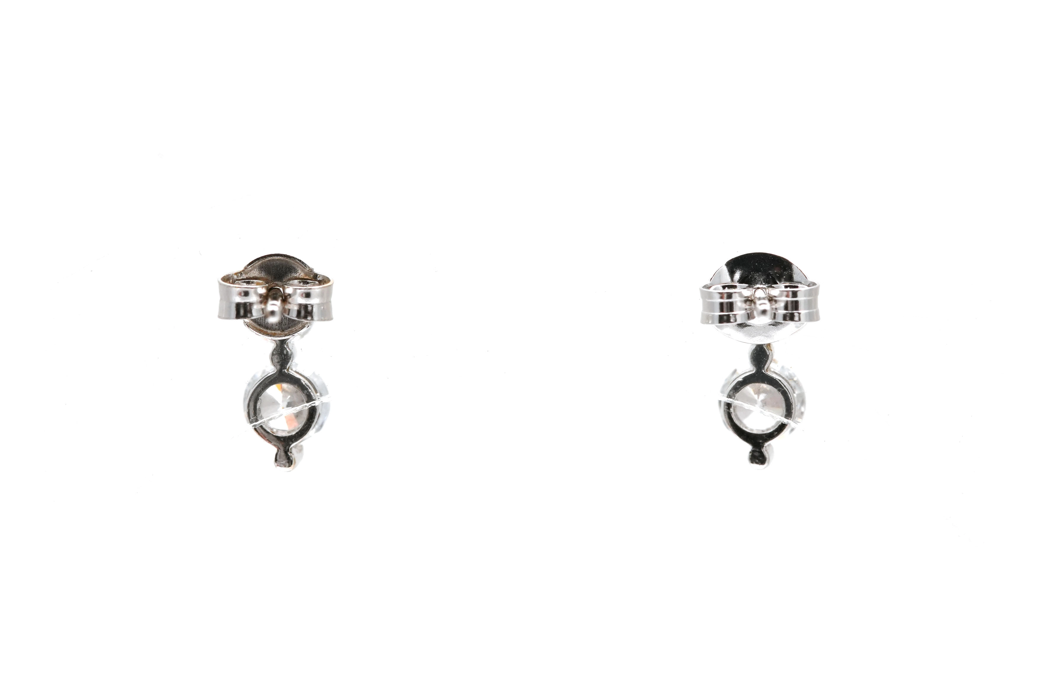 Boucles d'oreilles contemporaines en or blanc 18 carats serties de zirconiums - - 4
