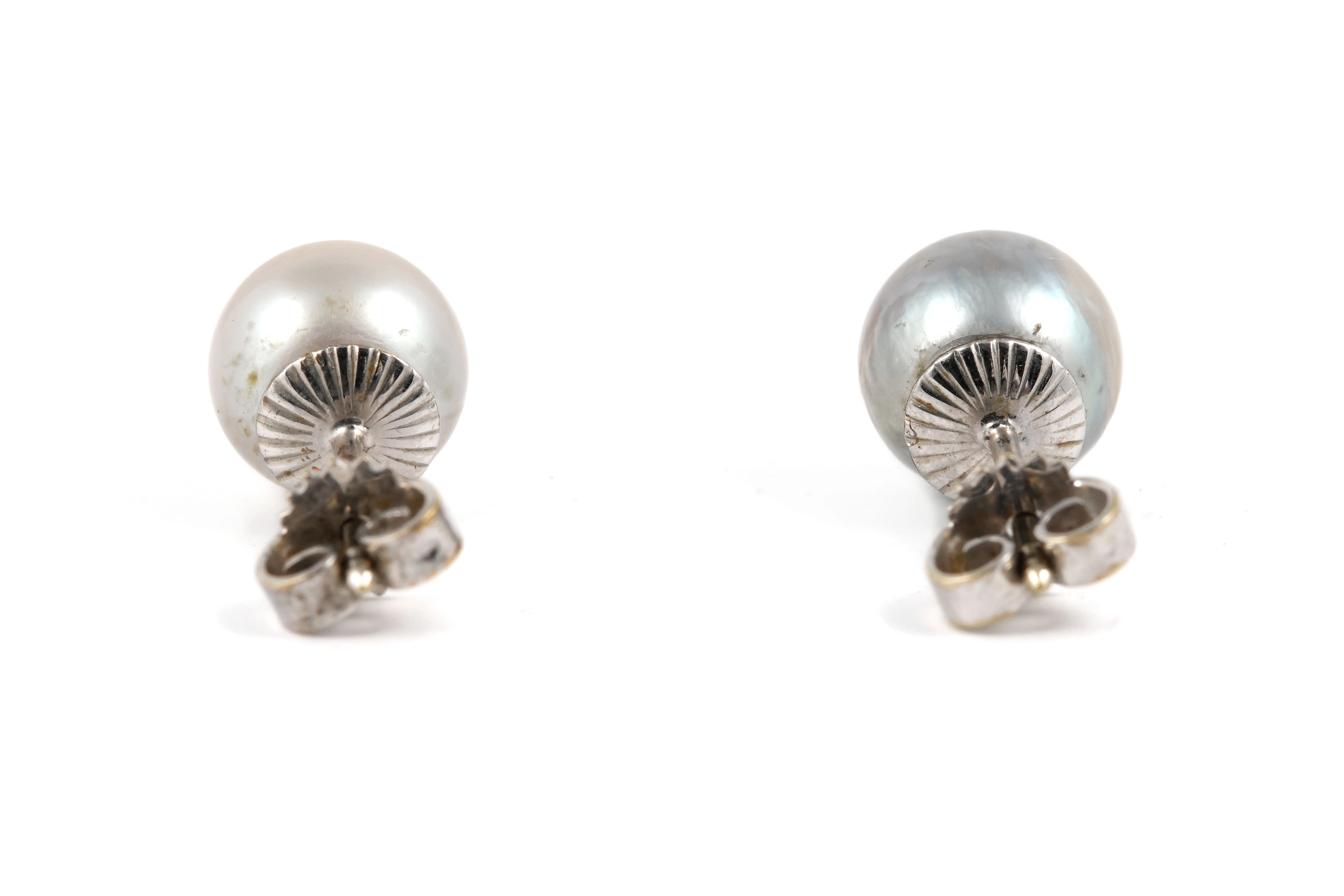 Boucles d'oreilles contemporaines en or blanc 14 carats serties de perles - - 4
