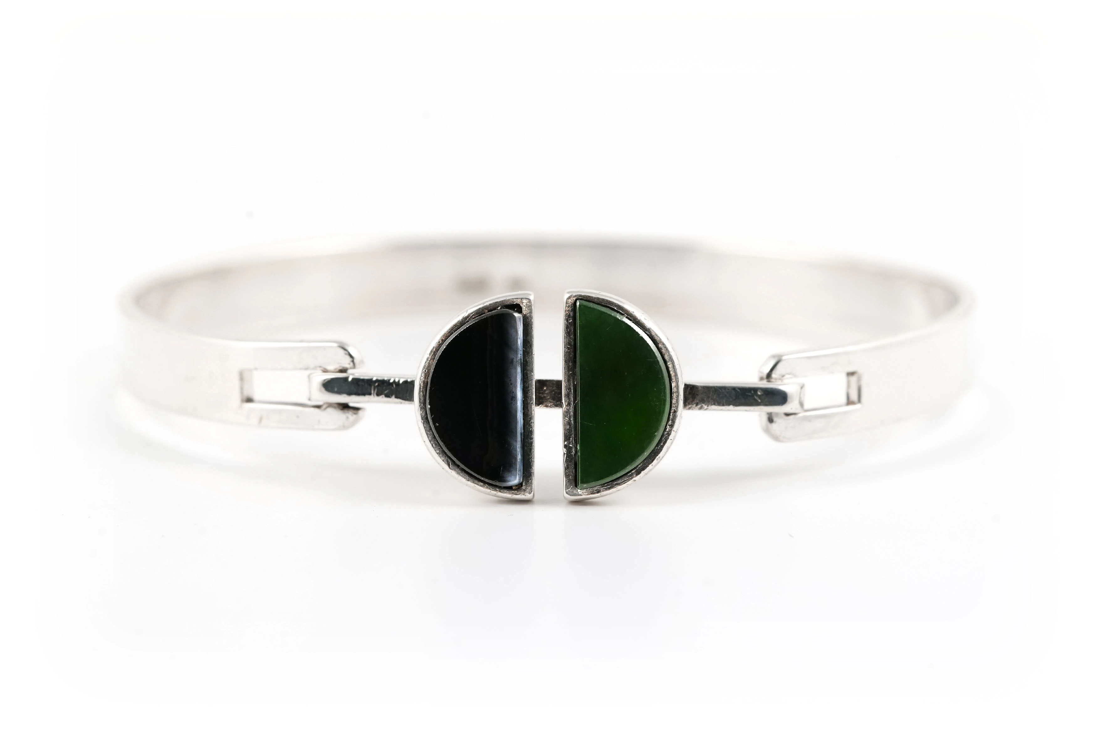 Bracelet Années 70 en argent 835 serti d'une onyx et d'une jade -  - 1