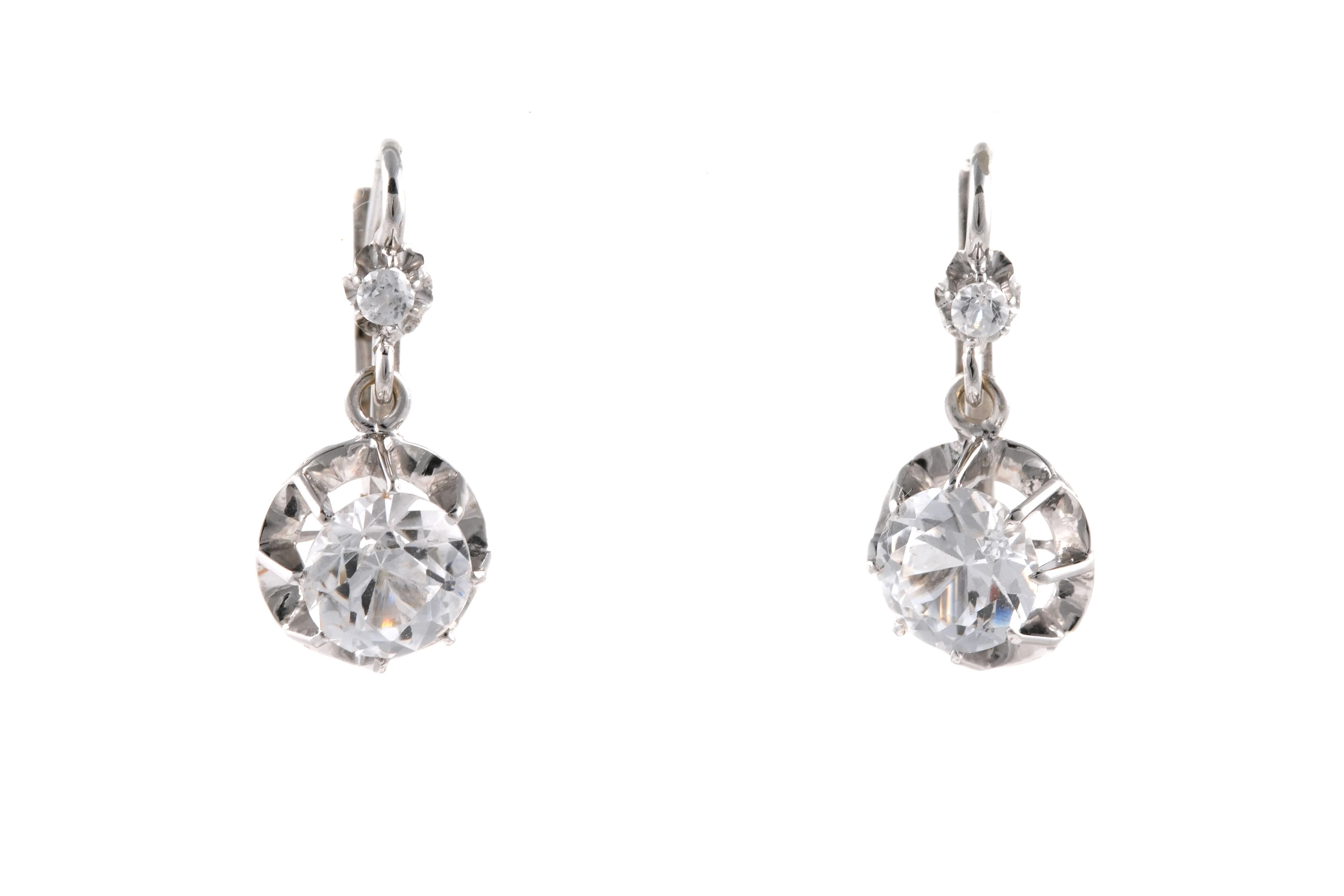 Boucles d'oreilles en or blanc 18 carats serties de zirconiums - - 1