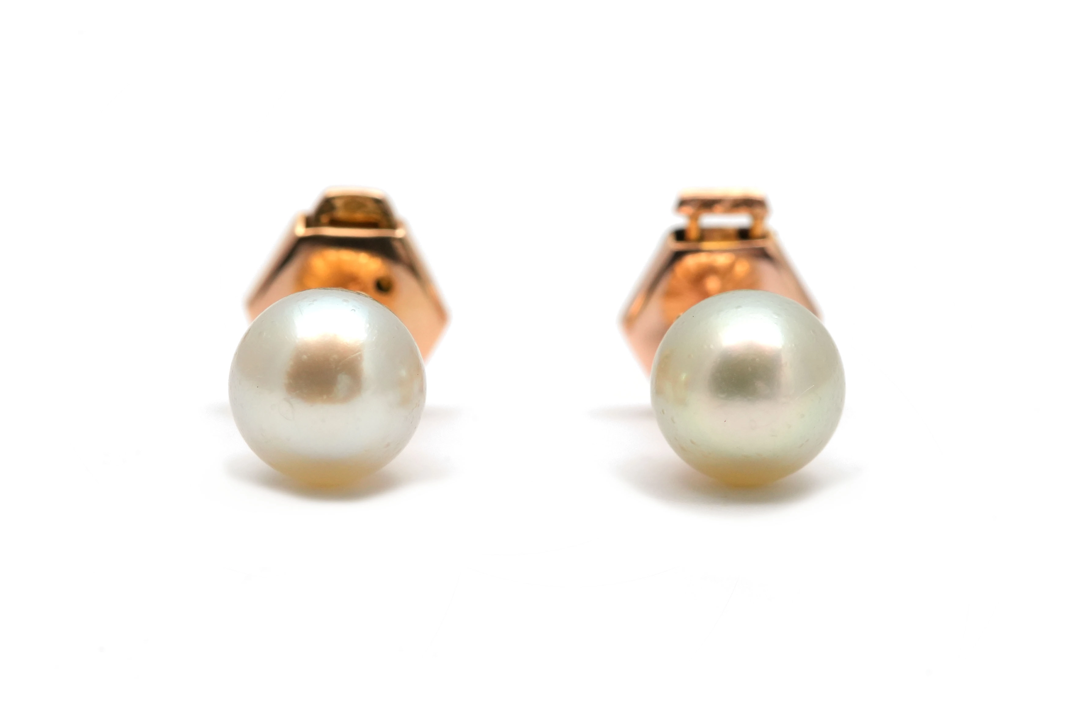 Boucles d'oreilles contemporaines en or jaune 18 carats serties de perles