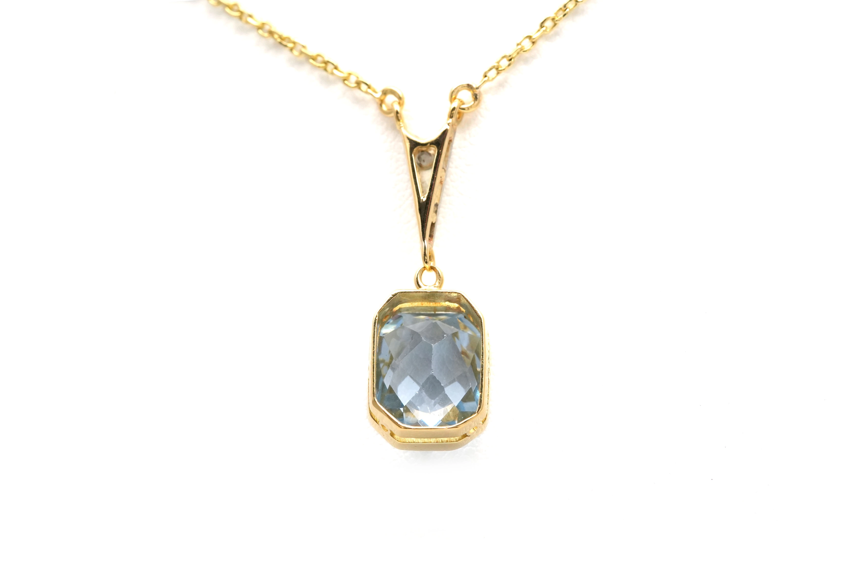 Collier Art Déco en or jaune et blanc 18 carats serti d'une topaze et d'un diamant taille "rose"