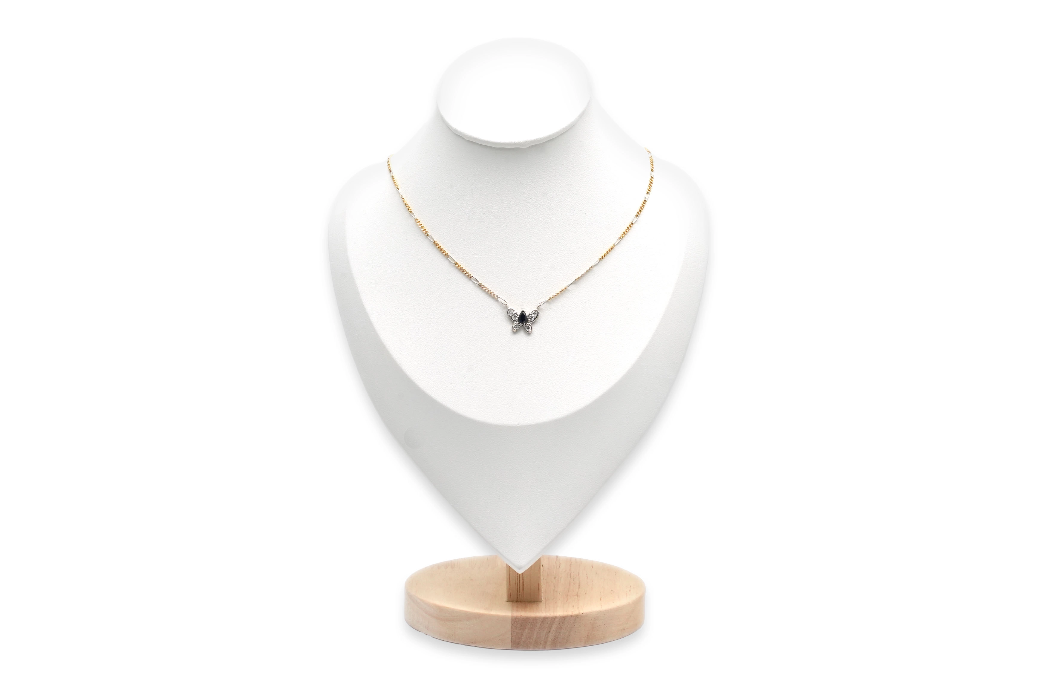 Collier contemporain en or jaune et blanc 18 carats serti d'un saphir et de diamants taille "brillant" (+-0.24 ct)