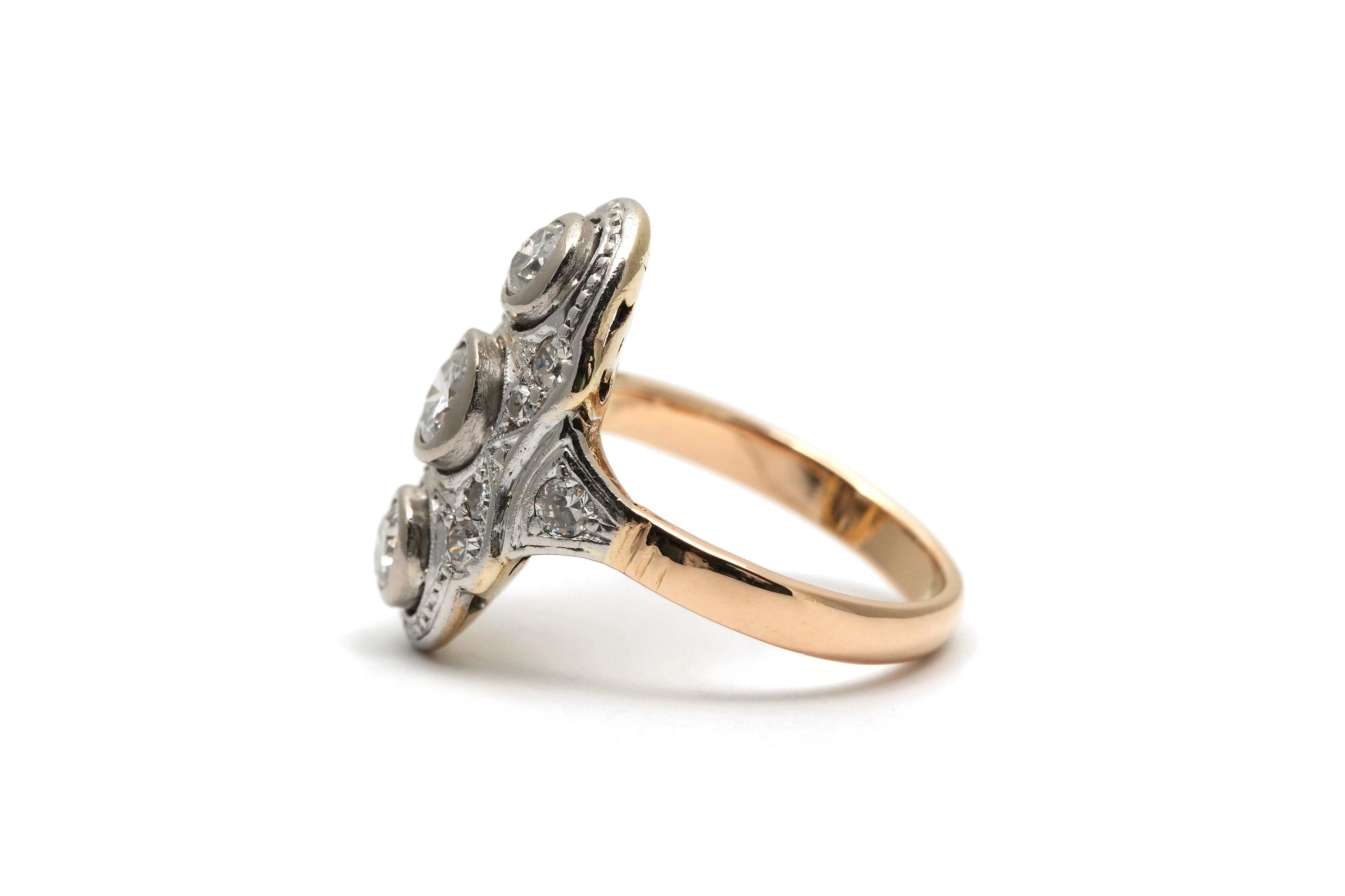 Bague Art Déco en or jaune et blanc 18 carats sertie de diamants taille "brillant" (+-0.55 ct) et taille "8/8"