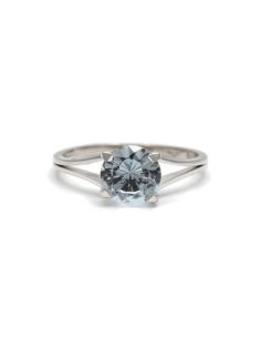 Bague contemporaine en or blanc 18 carats sertie d'une aigue marine