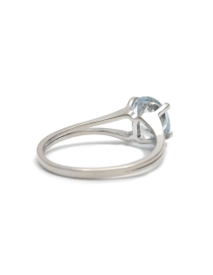 Bague contemporaine en or blanc 18 carats sertie d'une aigue marine