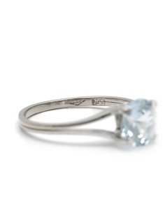 Bague contemporaine en or blanc 18 carats sertie d'une aigue marine