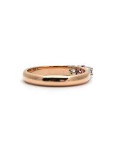 Bague contemporaine en or jaune 18 carats sertie d'un rubis de synthèse et de diamants taille "brillant" (+-0.20 ct)