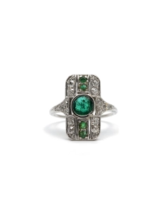 Bague Art Déco en or blanc 18 carats sertie d'émeraudes, de diamants taille "Old cut" et taille "8/8"