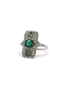 Bague Art Déco en or blanc 18 carats sertie d'émeraudes, de diamants taille "Old cut" et taille "8/8"
