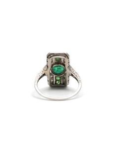 Bague Art Déco en or blanc 18 carats sertie d'émeraudes, de diamants taille "Old cut" et taille "8/8"