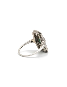 Bague Art Déco en or blanc 18 carats sertie d'émeraudes, de diamants taille "Old cut" et taille "8/8"