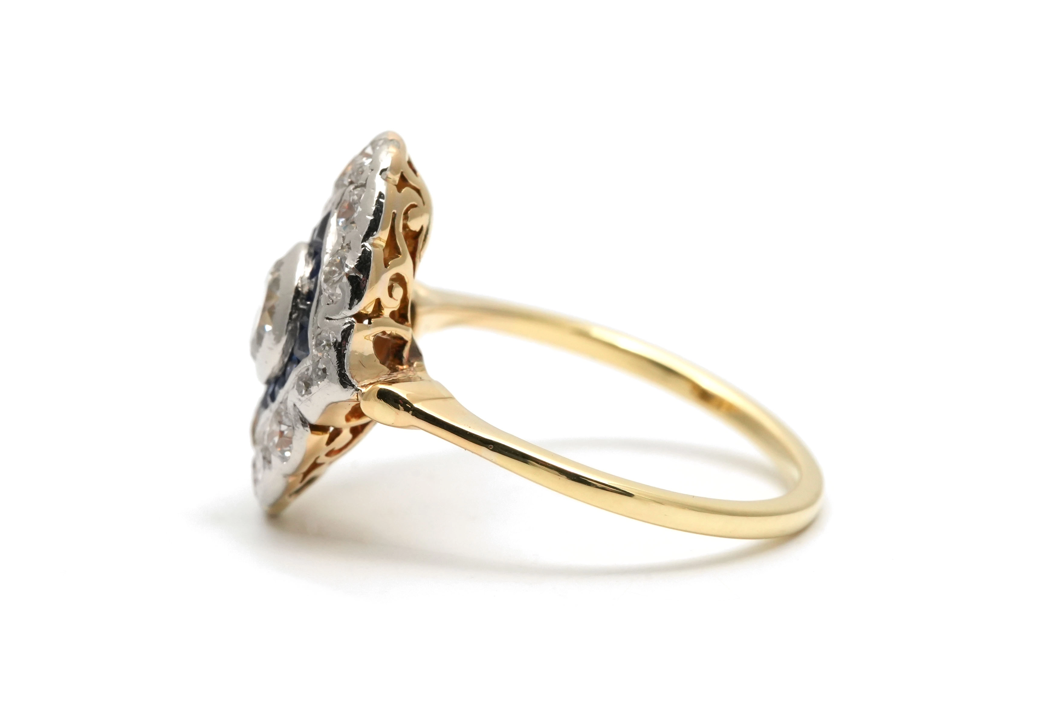 Bague Art Déco en or jaune et blanc 18 carats sertie d'un diamant taille "Old cut", taille "brillant" (+-0.30 ct) et de saphirs