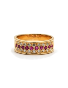 Bague contemporaine en or jaune 18 carats sertie de rubis et de diamants taille "brillant" (+-0.18 ct)