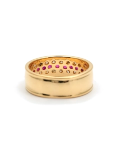 Bague contemporaine en or jaune 18 carats sertie de rubis et de diamants taille "brillant" (+-0.18 ct)