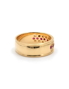 Bague contemporaine en or jaune 18 carats sertie de rubis et de diamants taille "brillant" (+-0.18 ct)