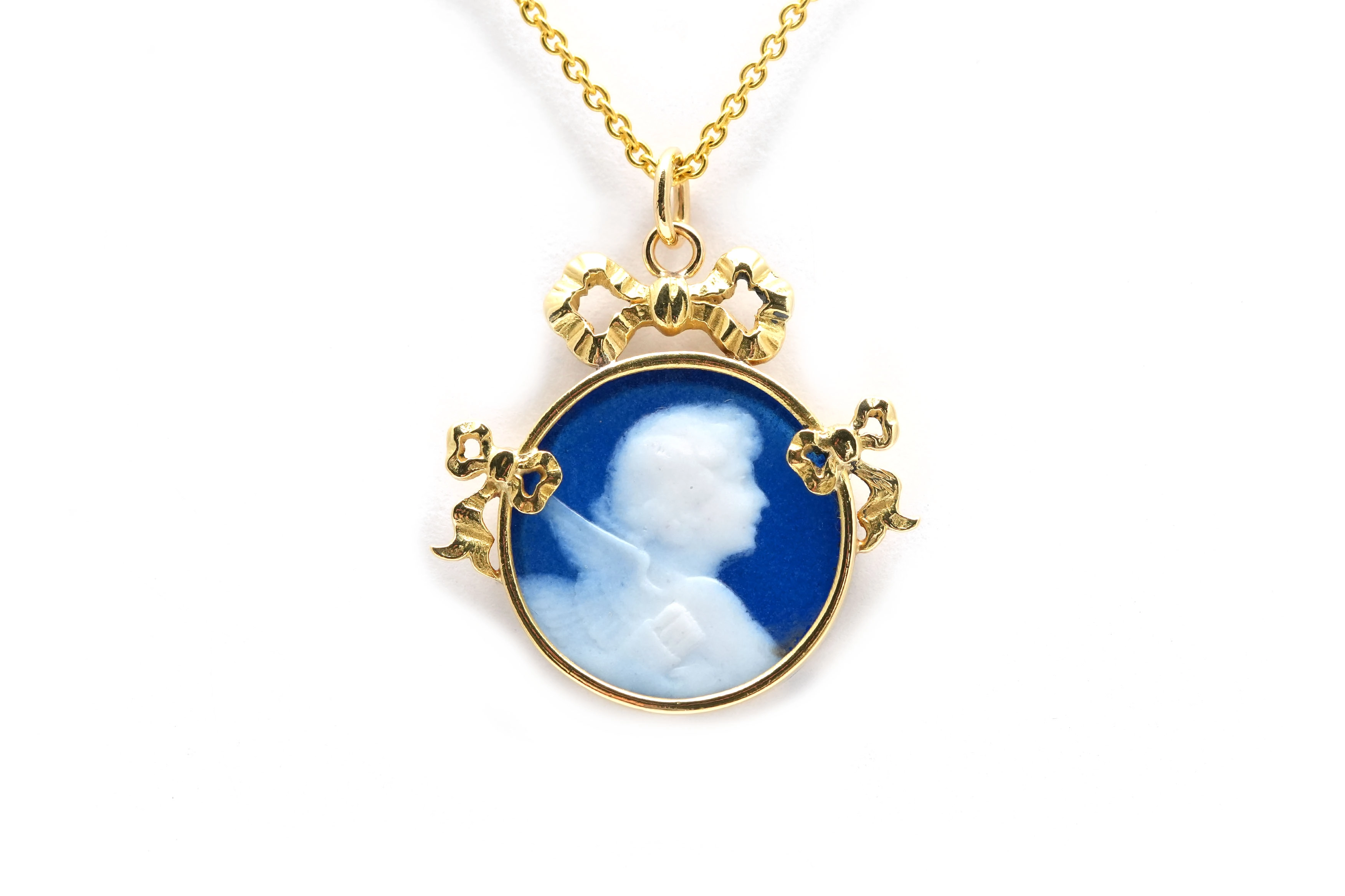 Pendentif Art Nouveau en or jaune 18 carats serti d'un camée en agate