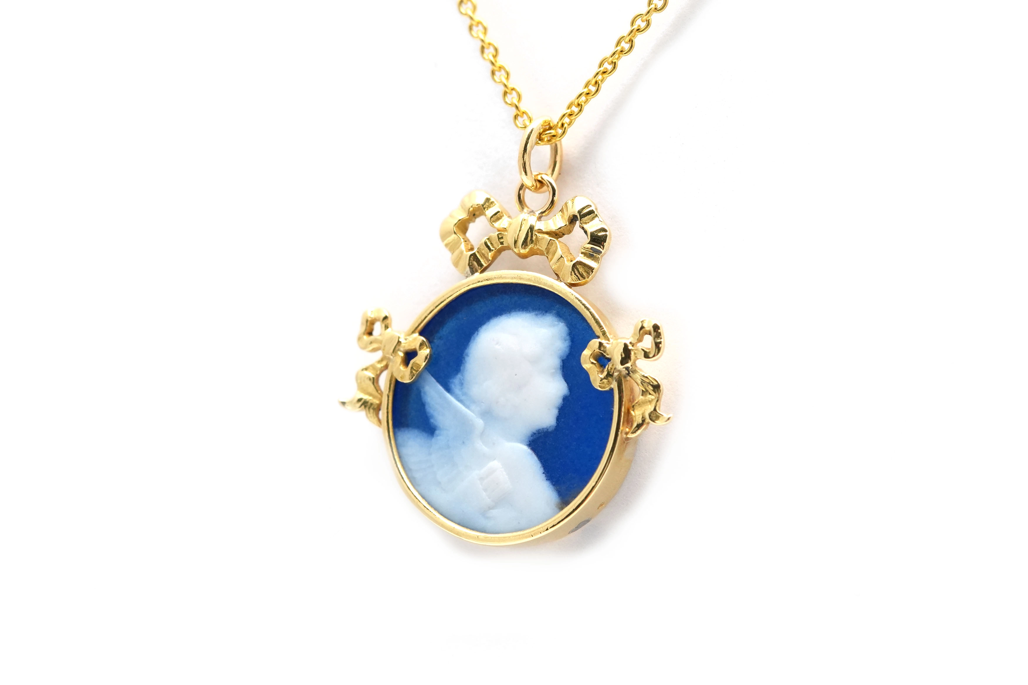 Pendentif Art Nouveau en or jaune 18 carats serti d'un camée en agate