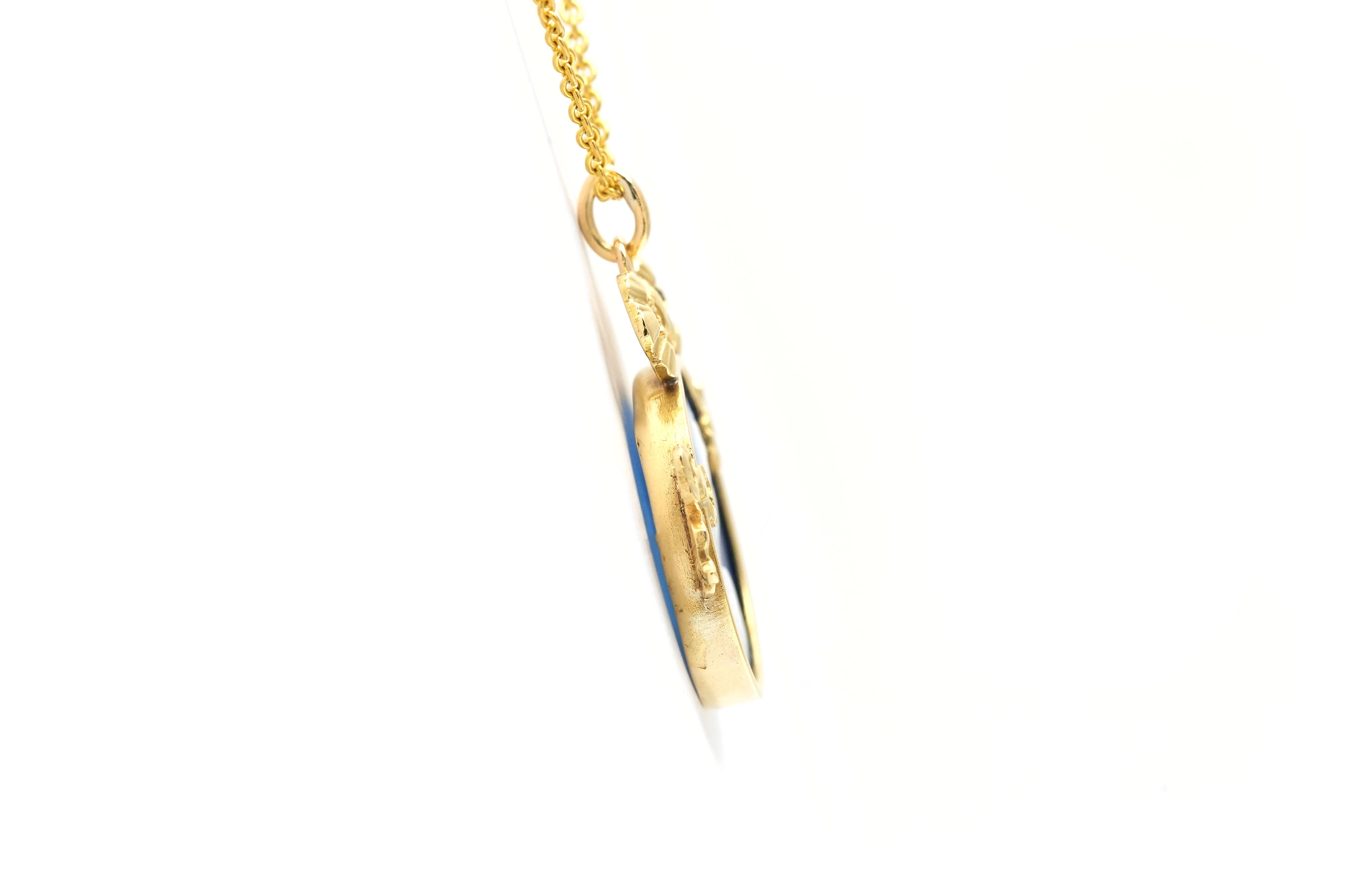Pendentif Art Nouveau en or jaune 18 carats serti d'un camée en agate