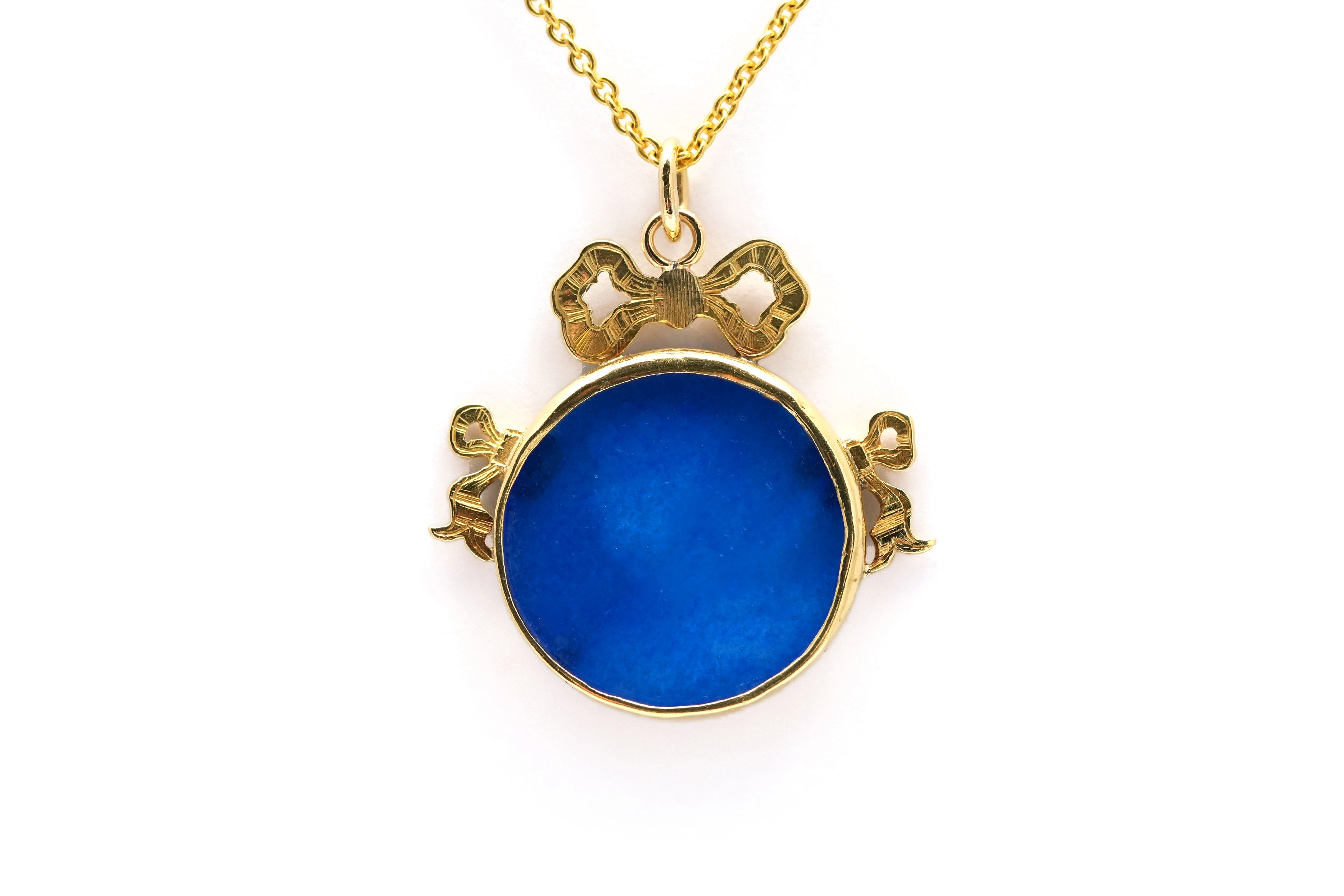Pendentif Art Nouveau en or jaune 18 carats serti d'un camée en agate