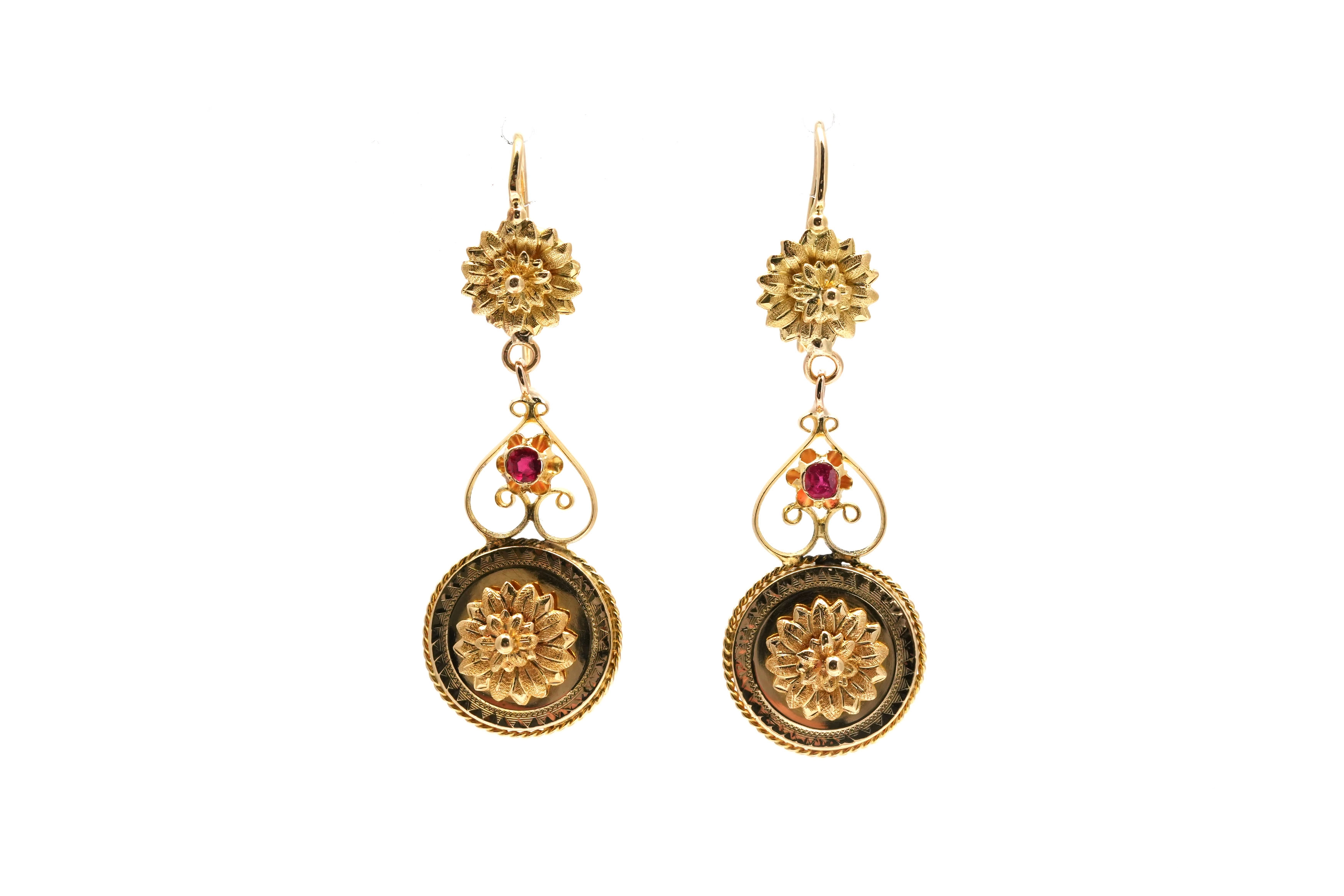 Boucles d'oreilles Art Nouveau en or jaune 18 carats serties de rubis