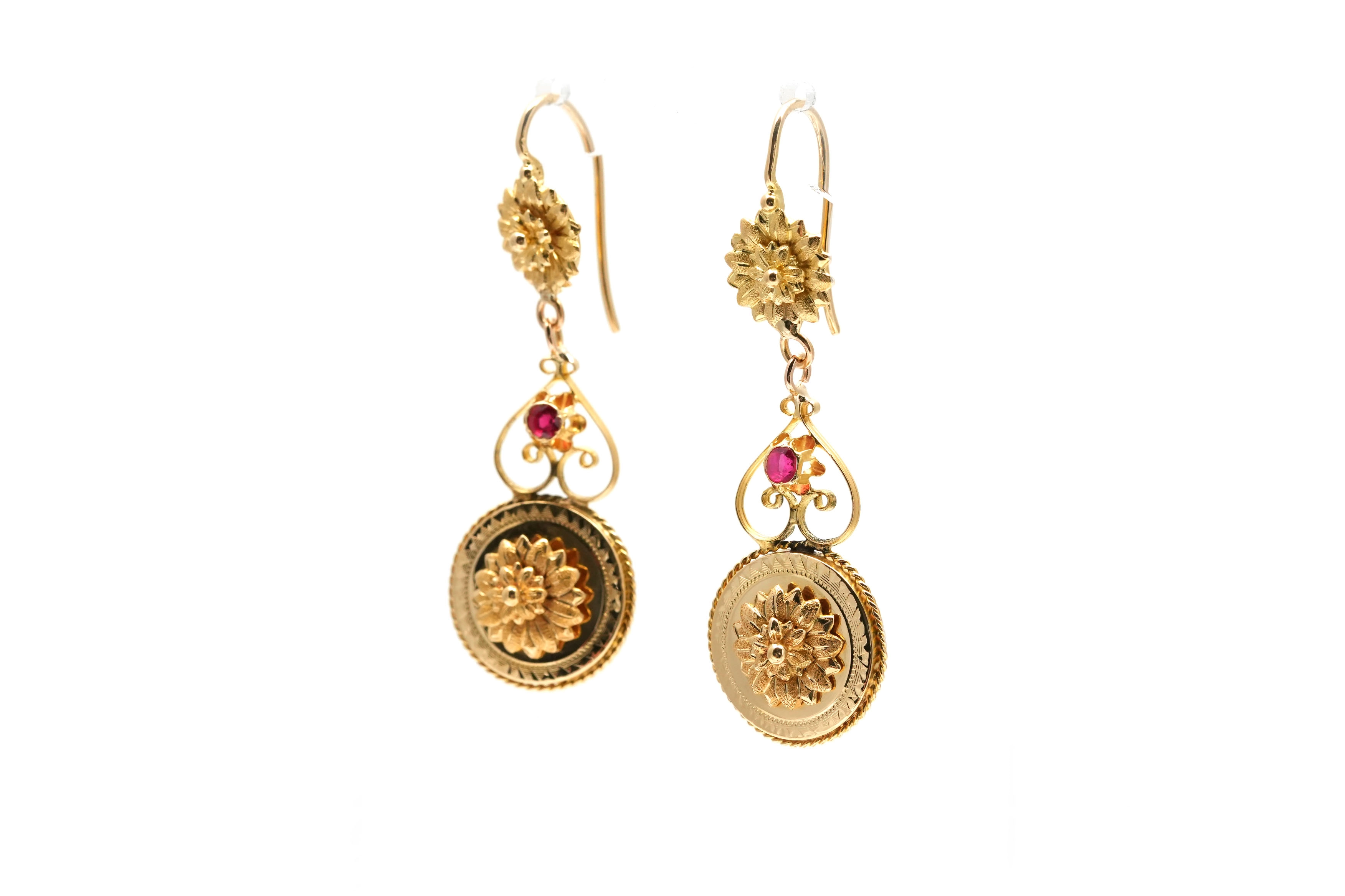 Boucles d'oreilles Art Nouveau en or jaune 18 carats serties de rubis